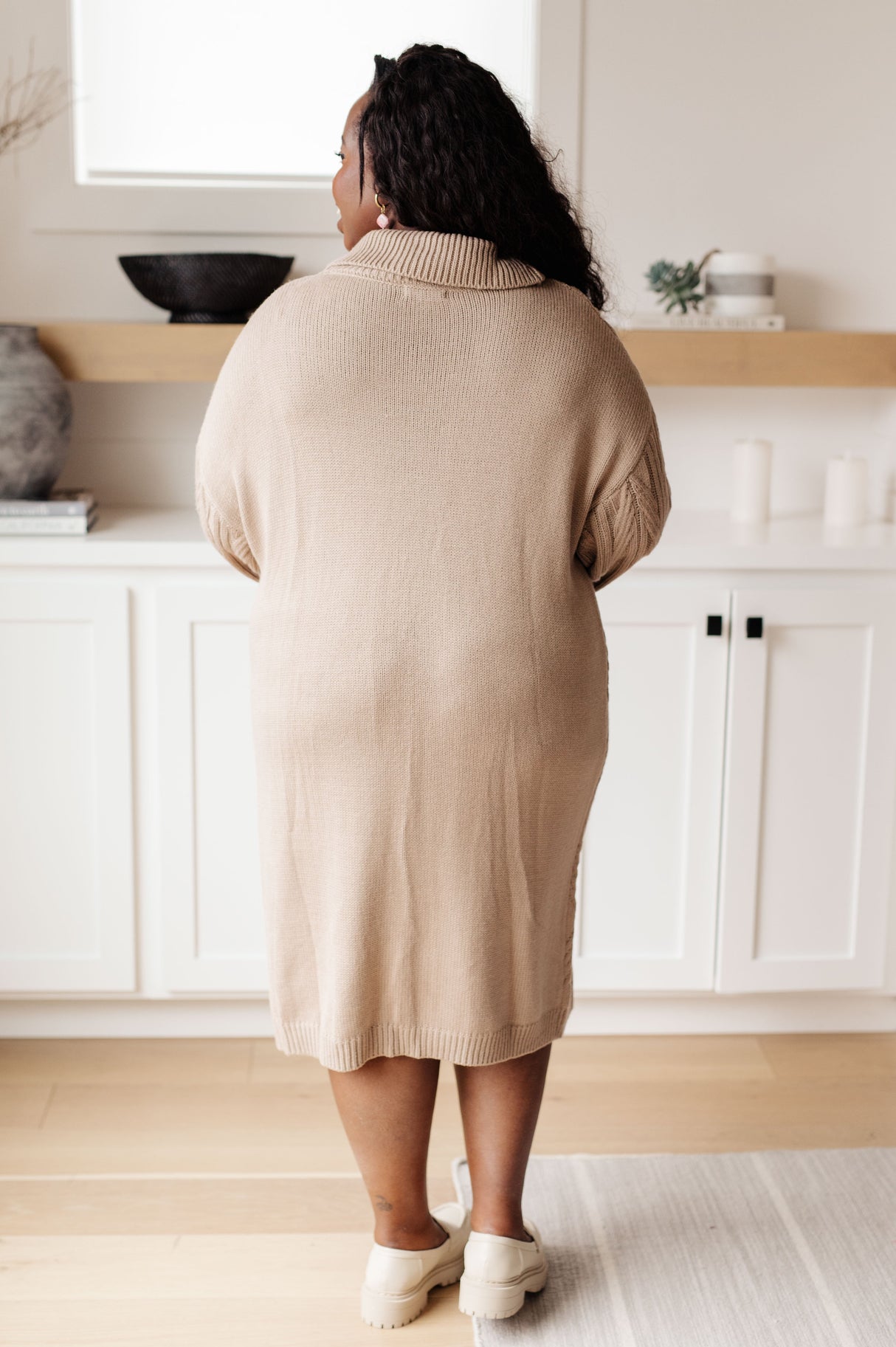 Vestido suéter de cuello alto Bundled Beauty