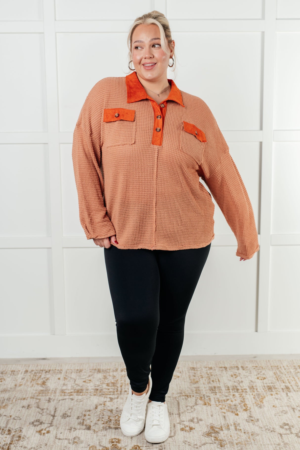 No me imagino por qué esta blusa de punto gofre con ribete en contraste