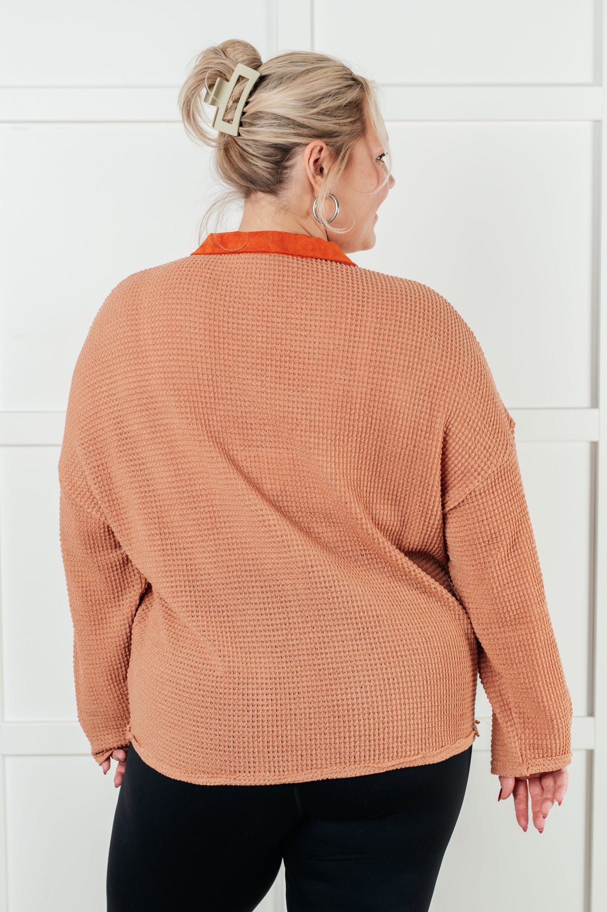 No me imagino por qué esta blusa de punto gofre con ribete en contraste
