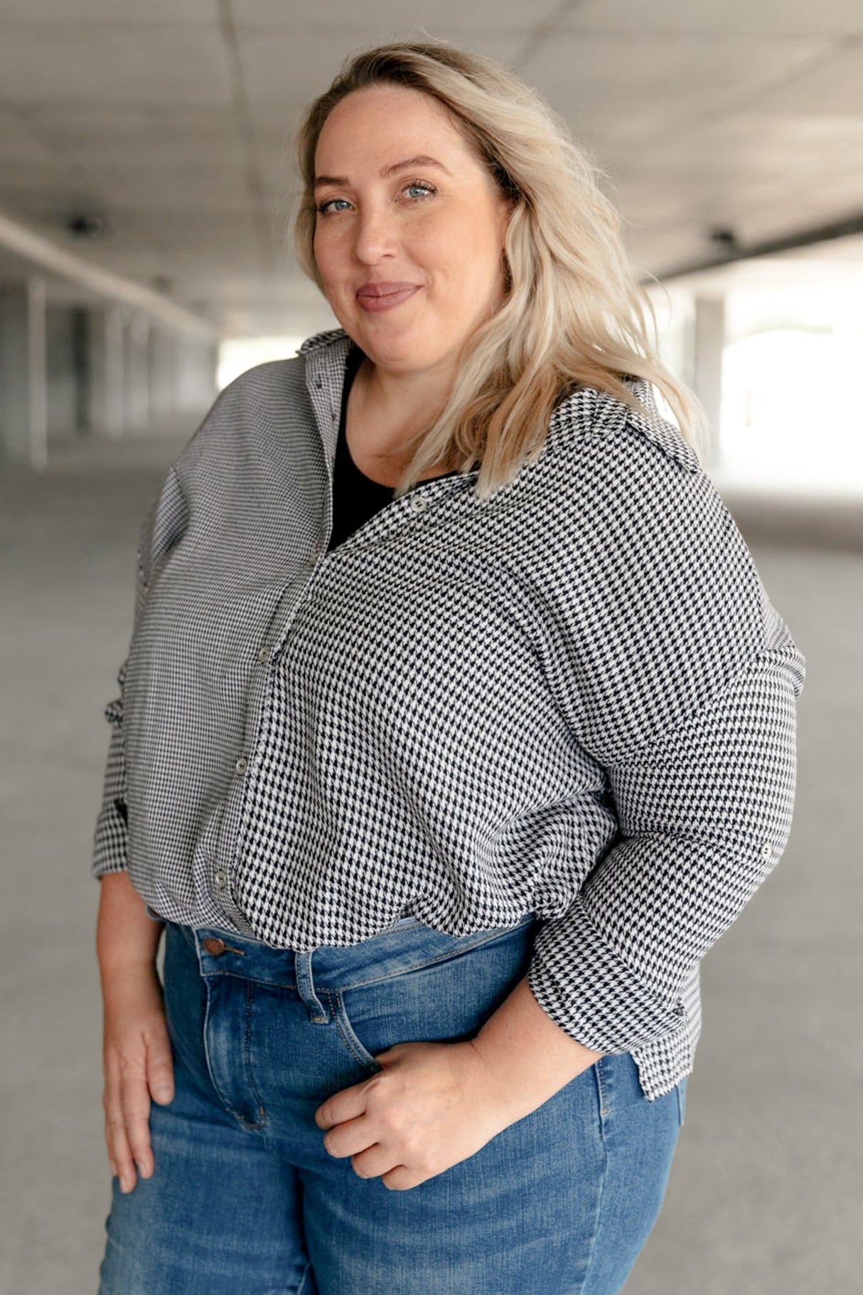 Blusa abotonada con estampado pata de gallo mixto