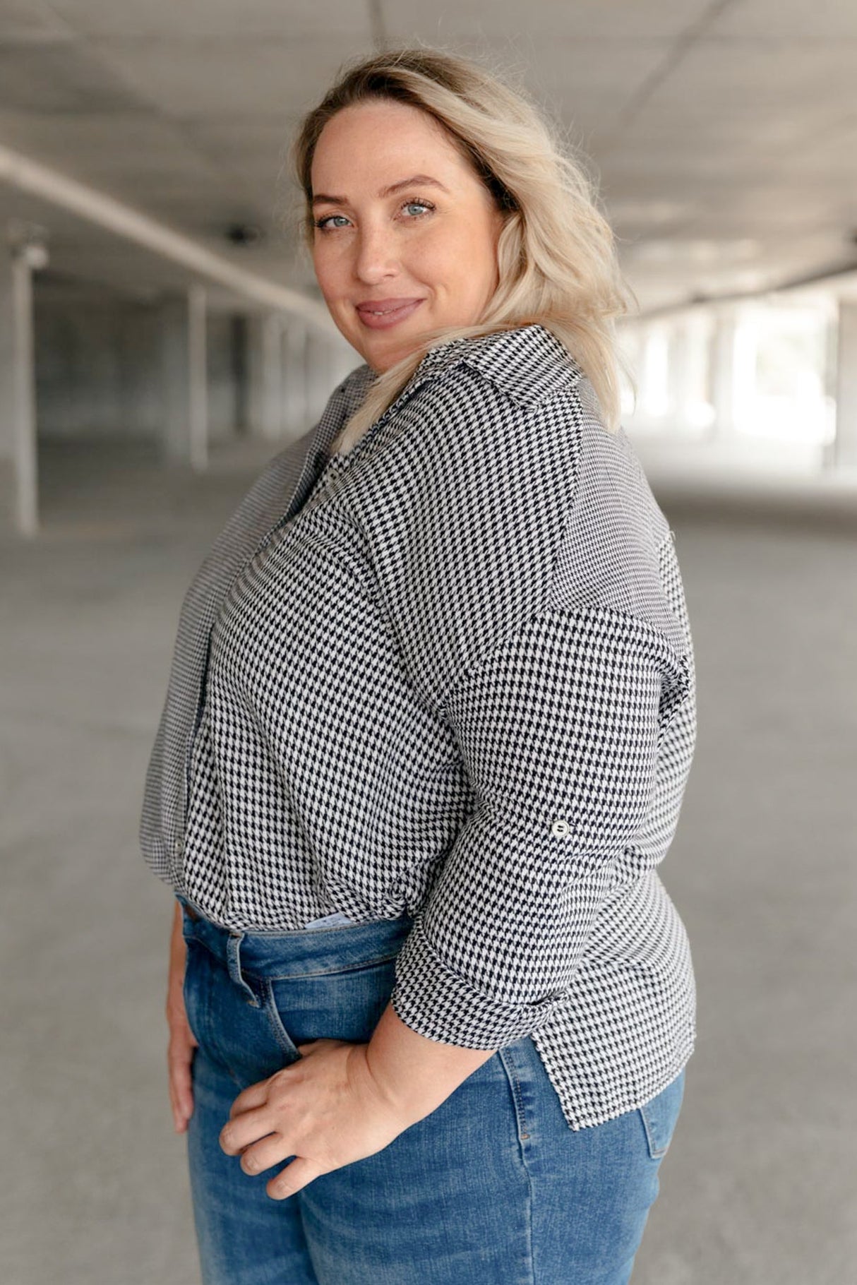 Blusa abotonada con estampado pata de gallo mixto