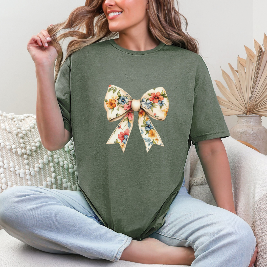 Camiseta con estampado floral y lazo Coquette