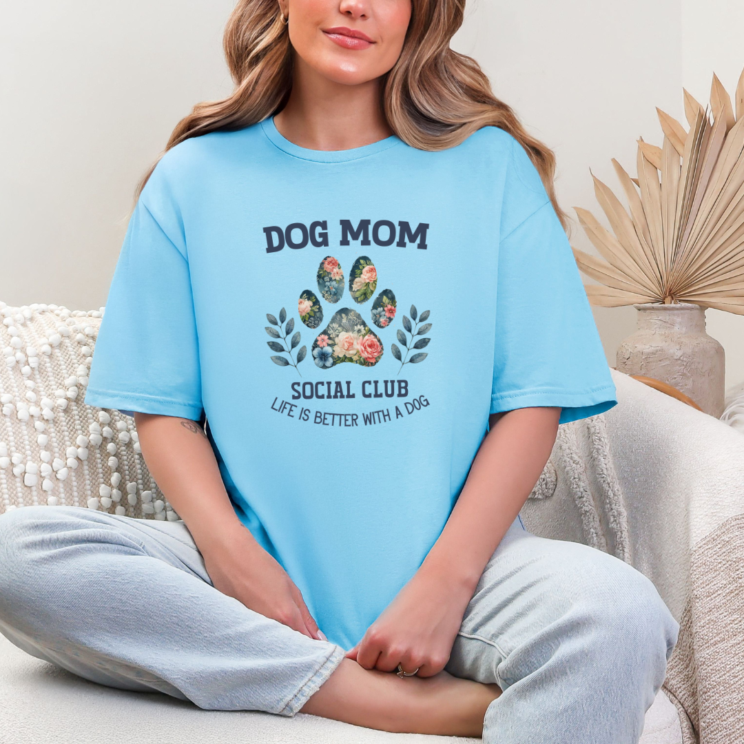 Camiseta gráfica "La vida es mejor con un perro"