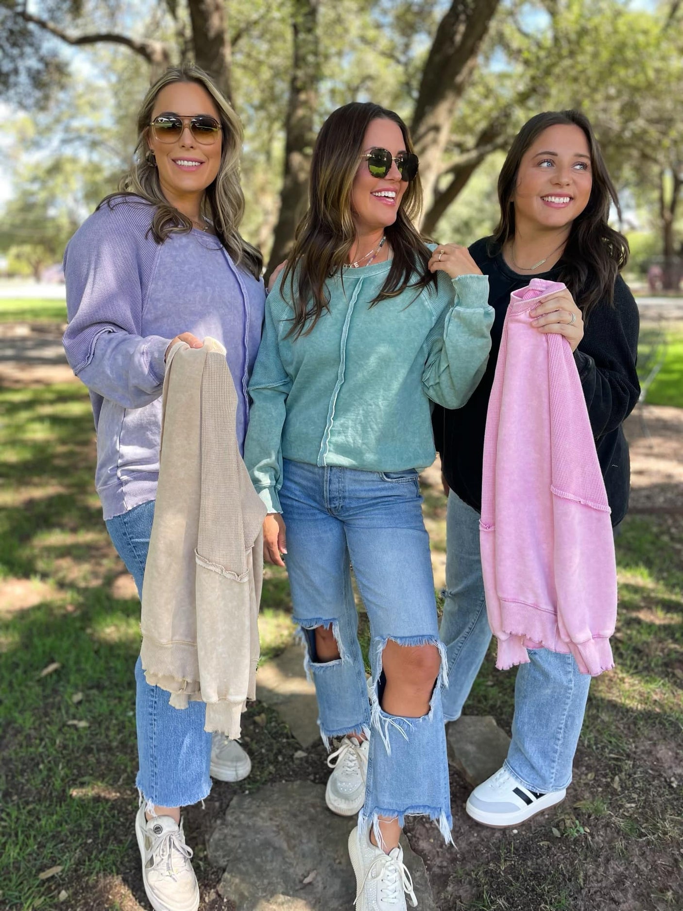 Sudadera Elliott con costuras expuestas, la más vendida, en cinco colores.