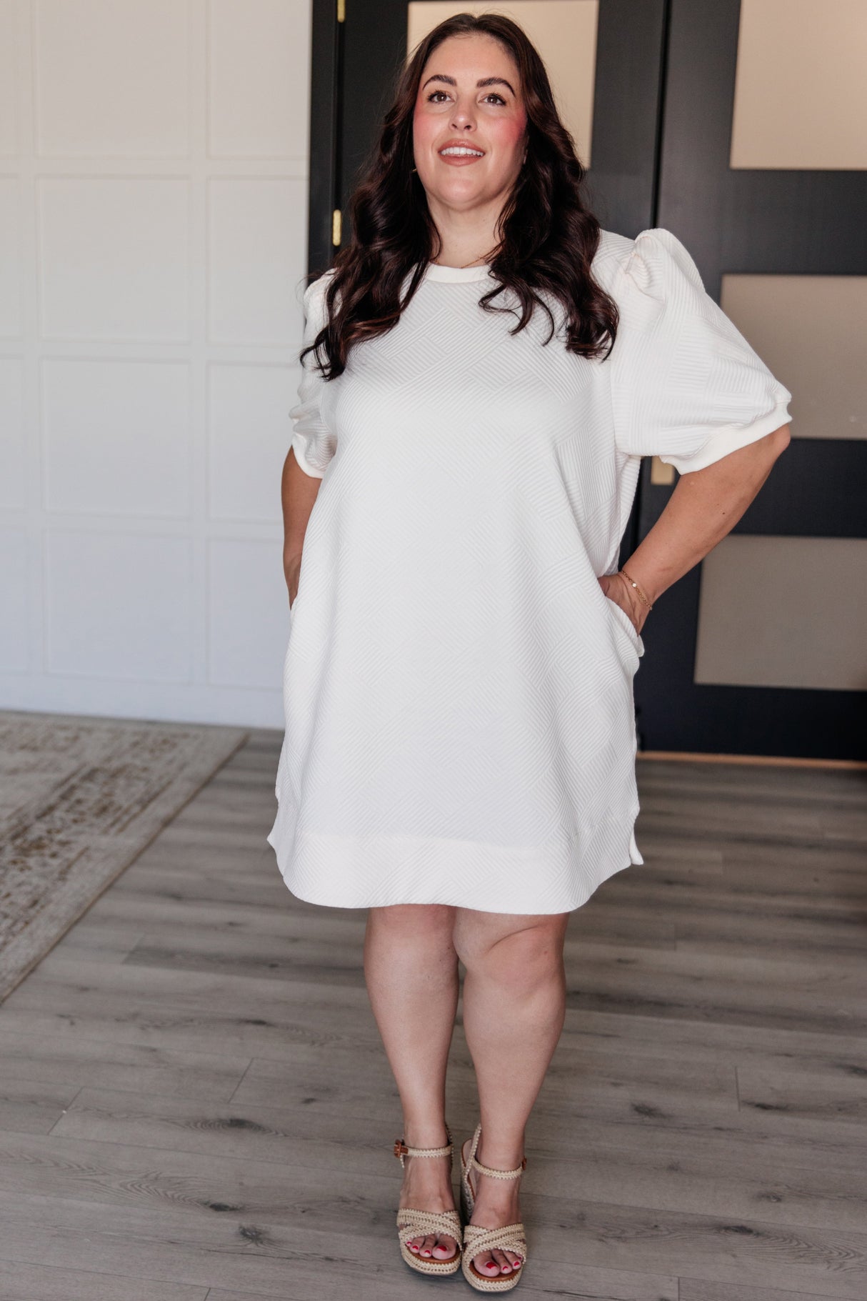 Vestido acolchado con mangas abullonadas de Across Town