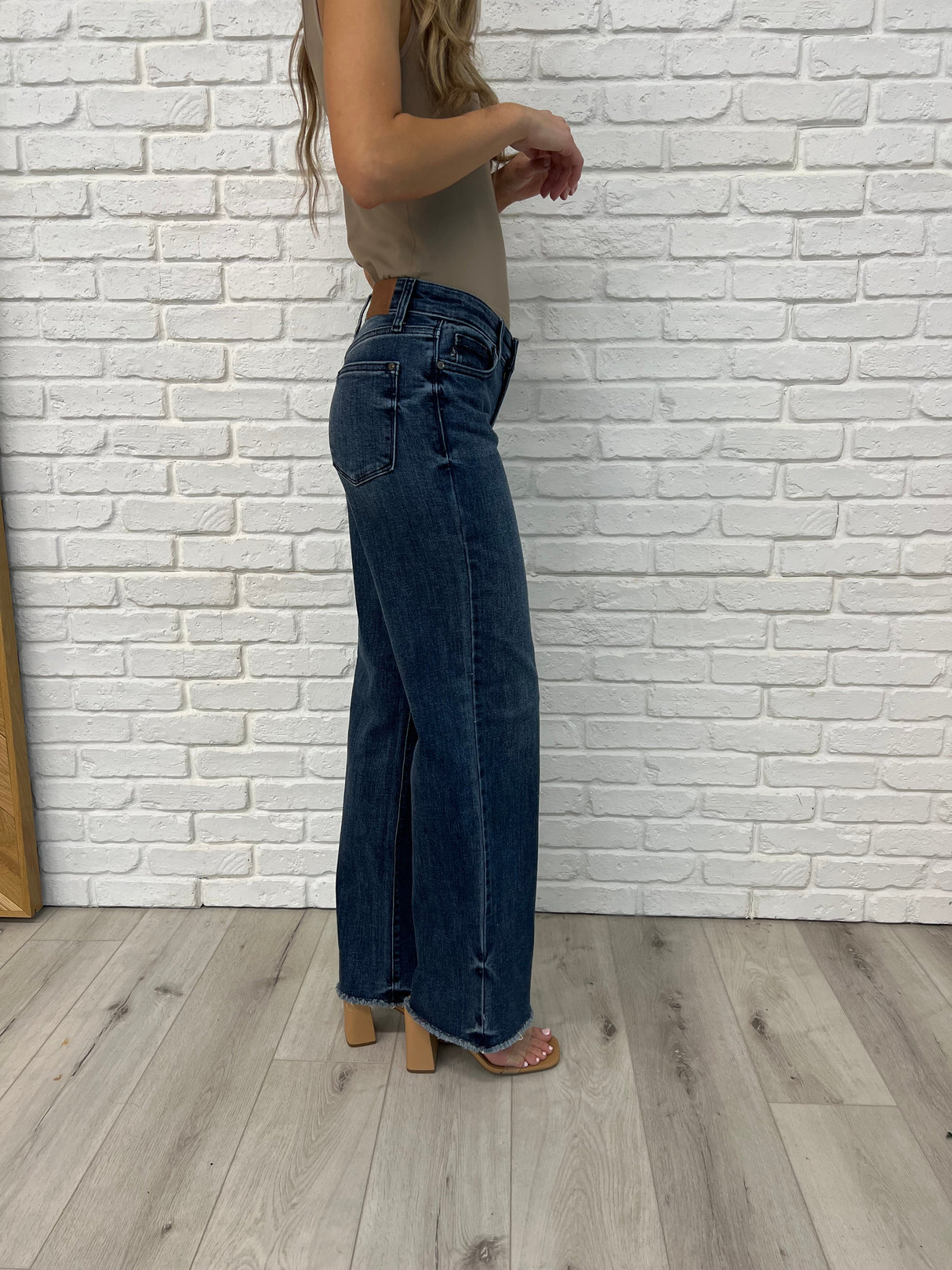 Vaqueros Addie de tiro medio con lavado vintage y pierna ancha