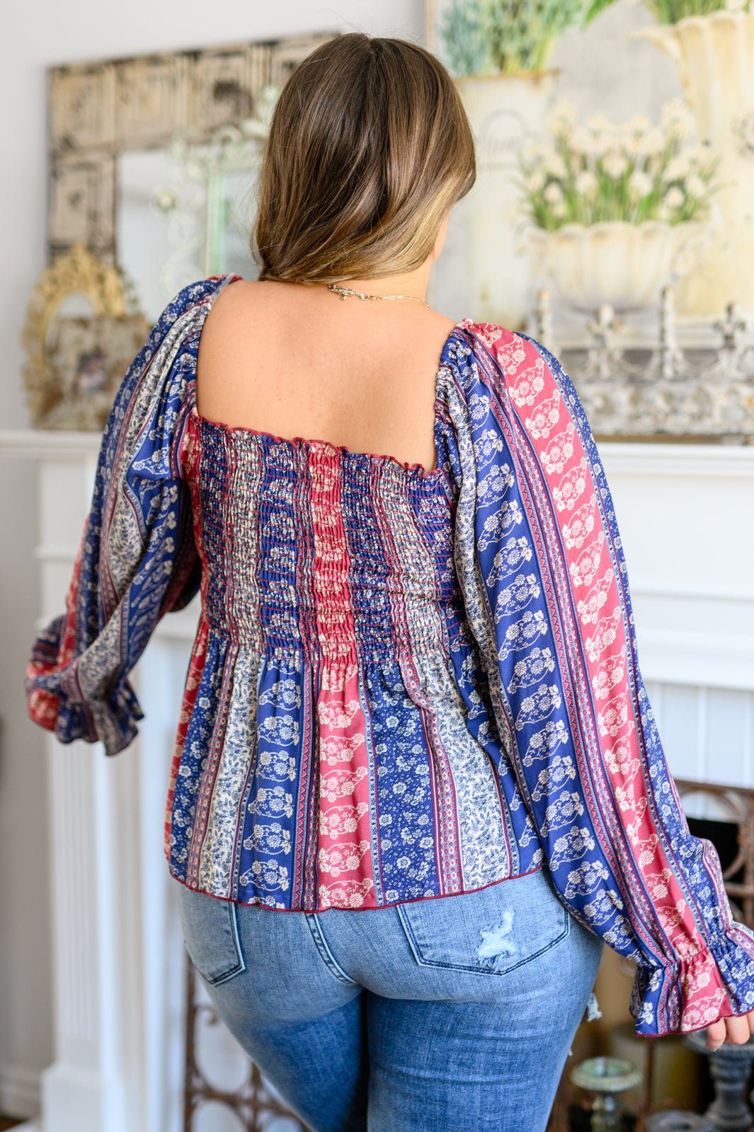 Blusa de manga larga con fruncido para el té de la tarde