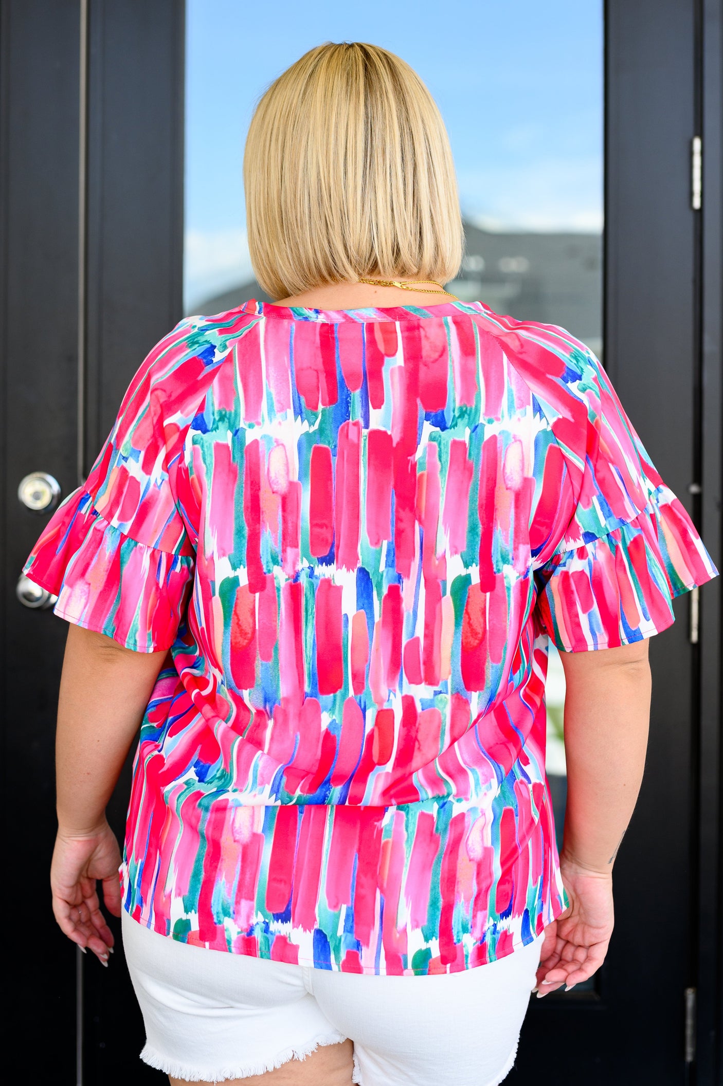 Blusa con cuello en V de exhibición de arte