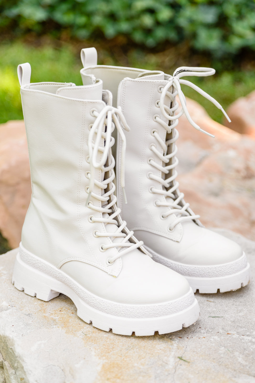 Botas militares con aire otoñal