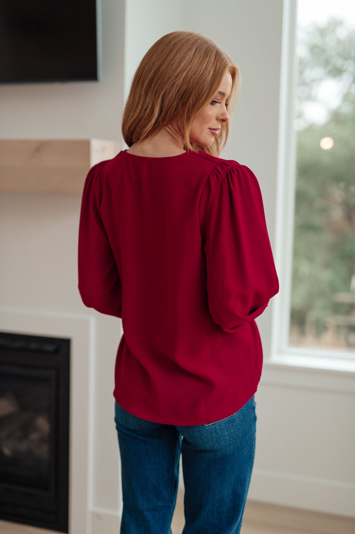 Blusa con cuello en V "De vuelta al negocio"