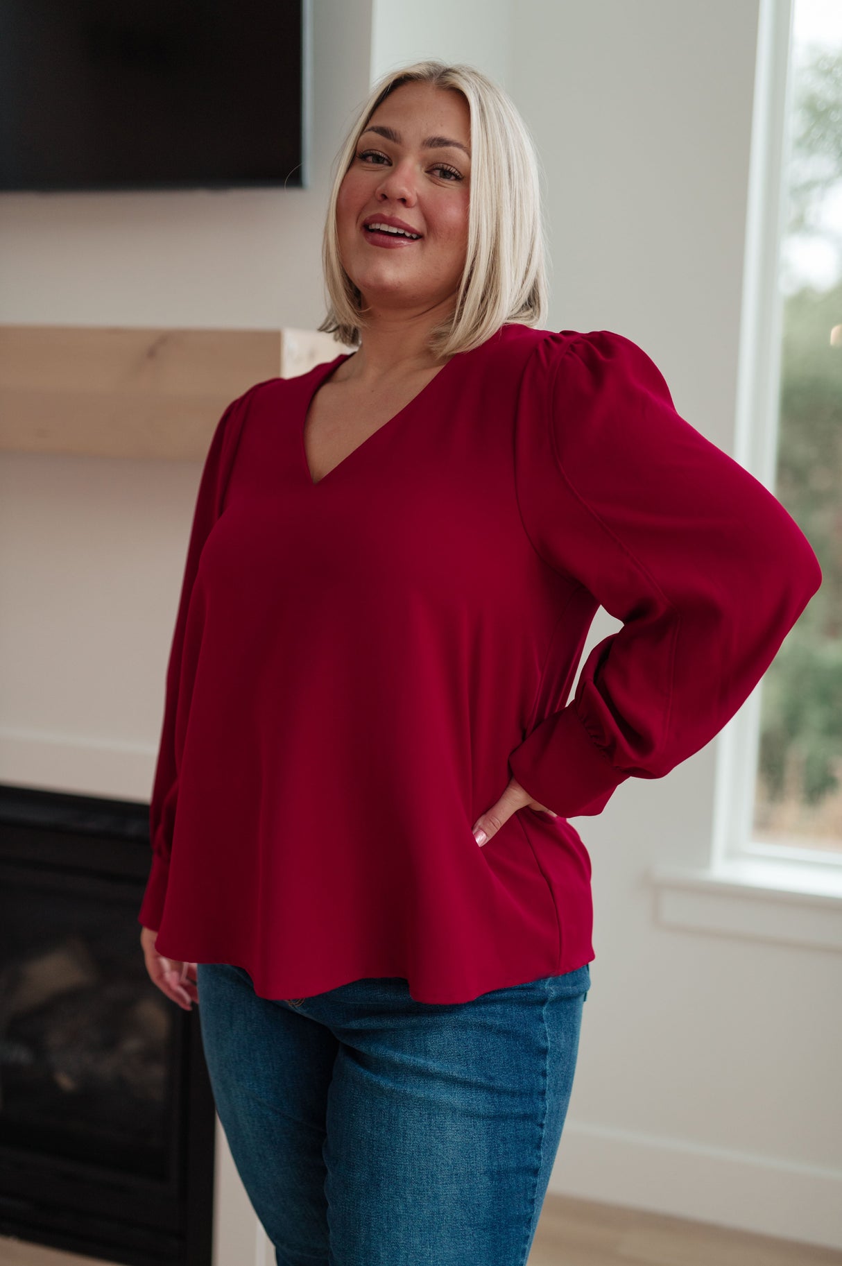 Blusa con cuello en V "De vuelta al negocio"
