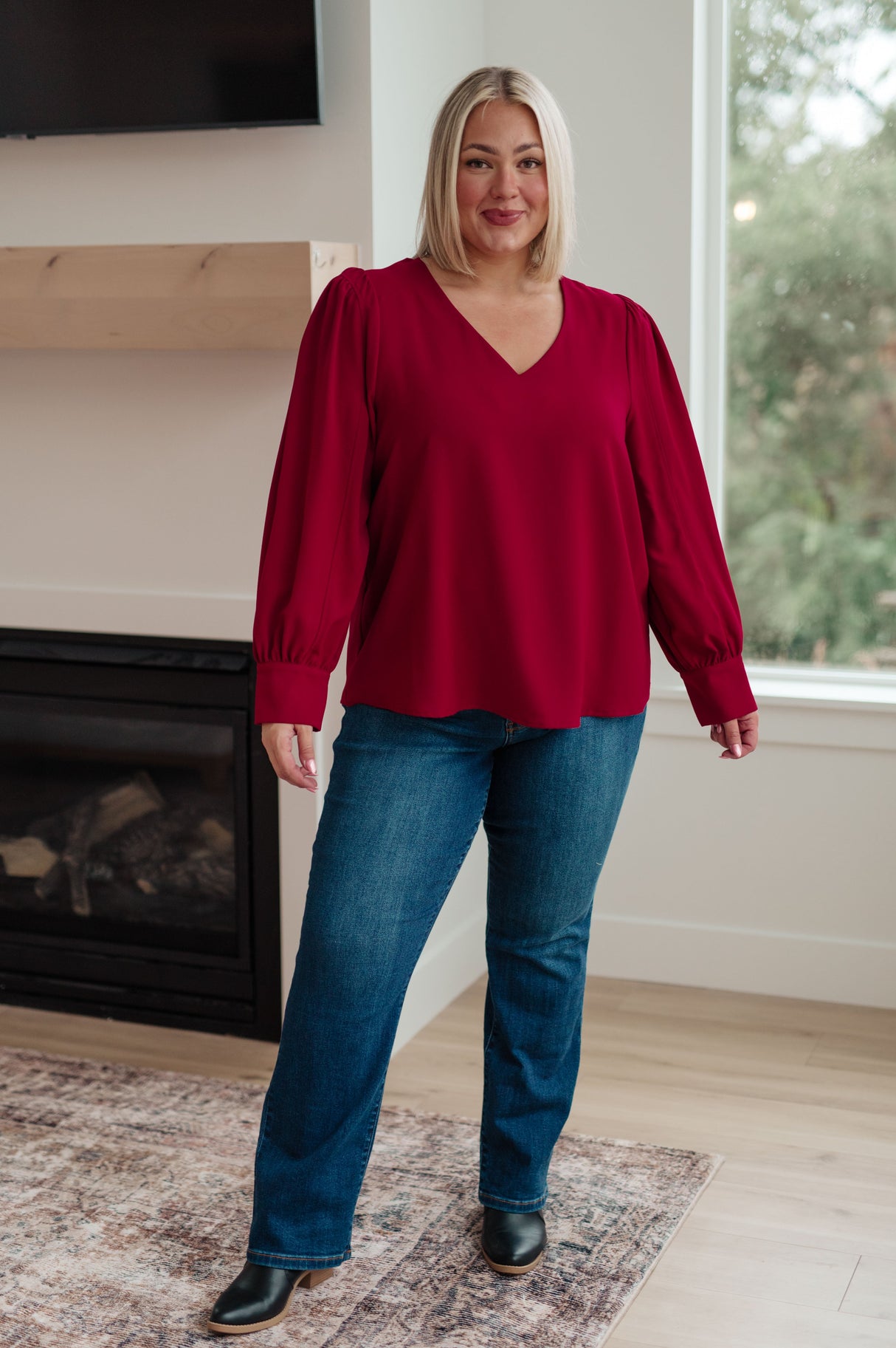 Blusa con cuello en V "De vuelta al negocio"