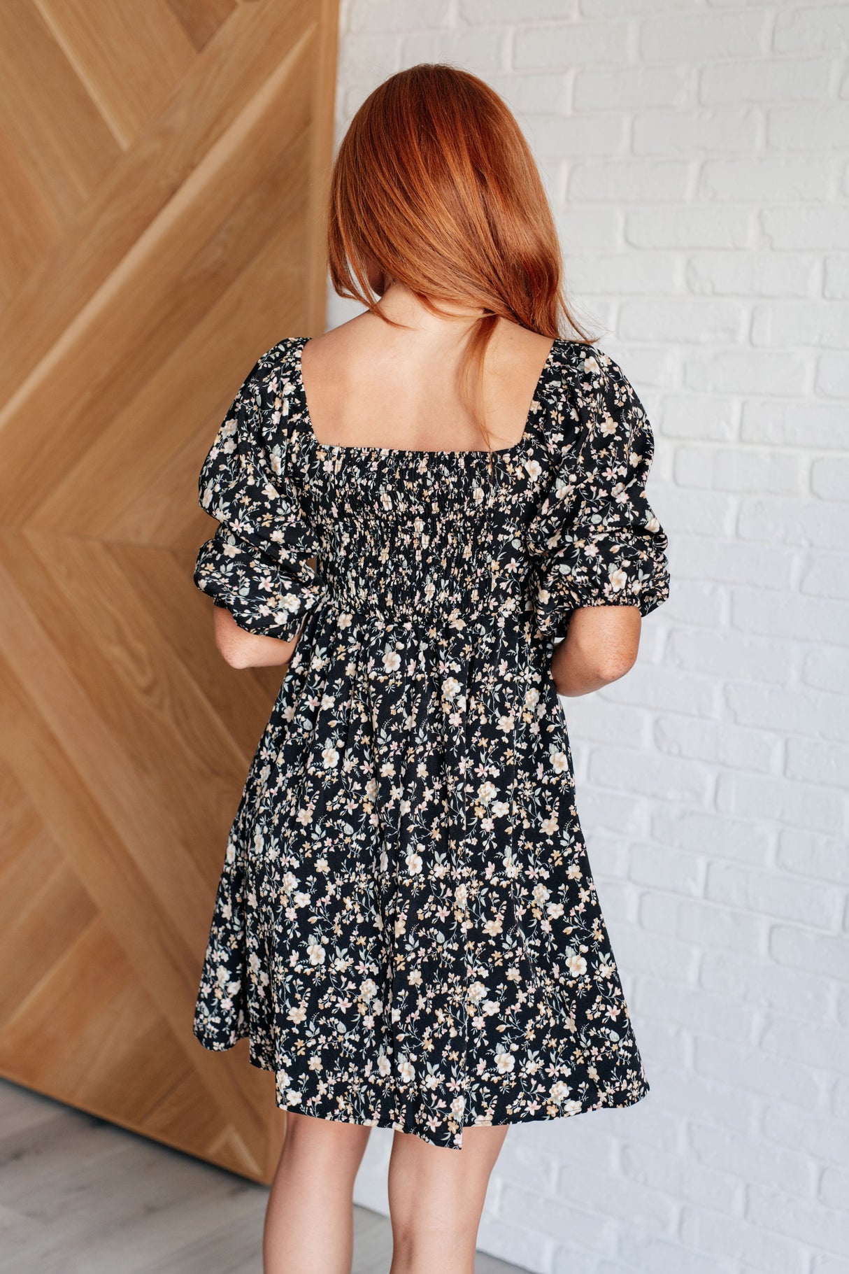 Vestido floral de regreso al inicio