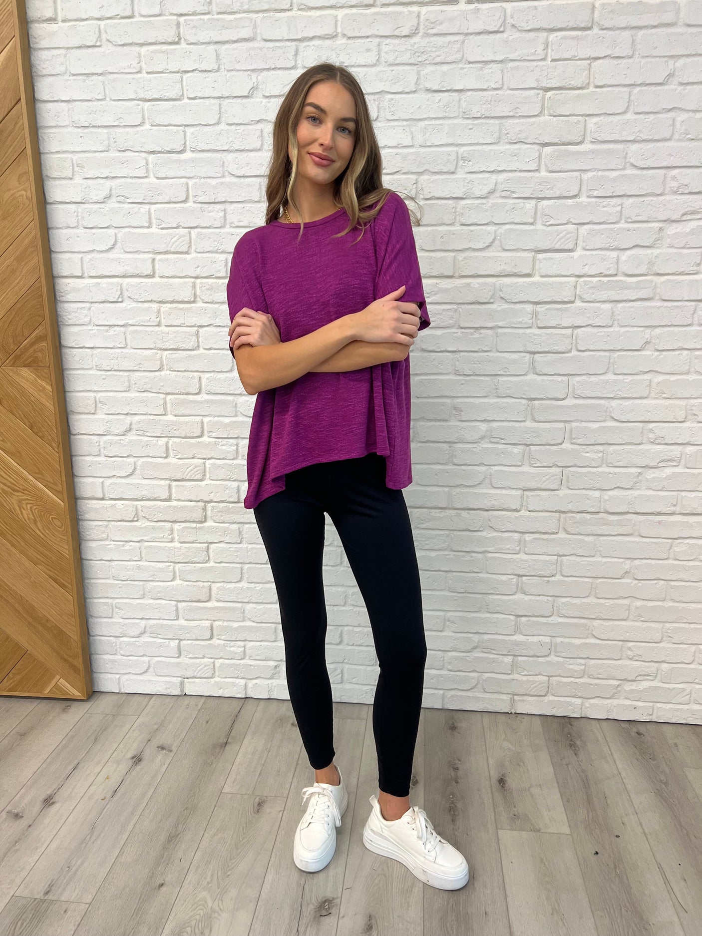 Blusa con mangas dolman fluidas en color ciruela claro