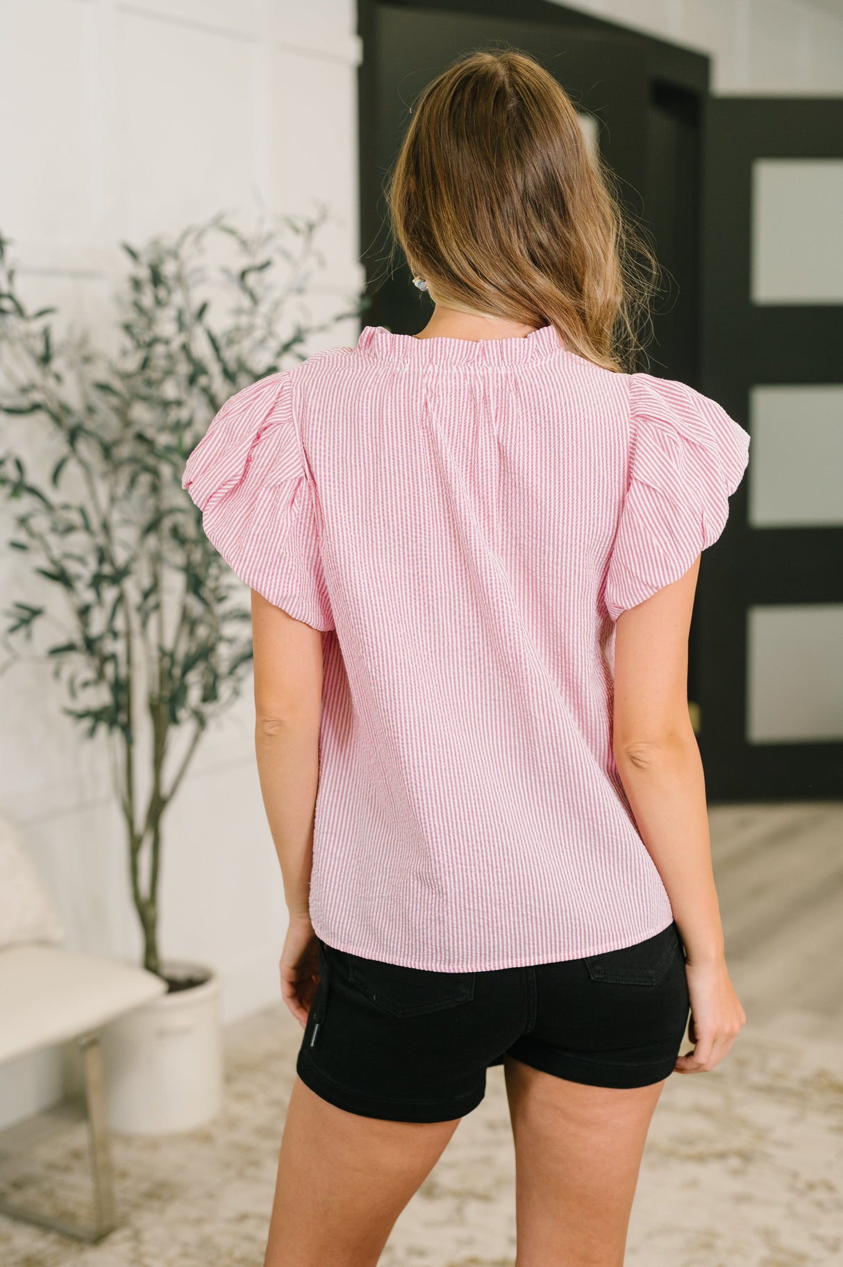 Blusa texturizada con cuello en V de Beauty & Brains