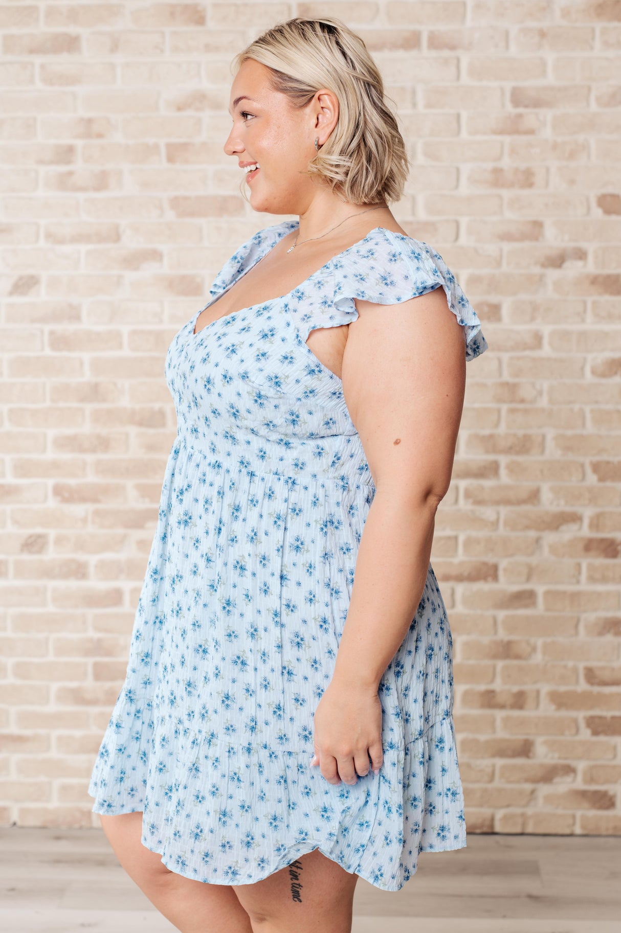 Vestido floral con cuello en V de Big Rock Candy Mountain