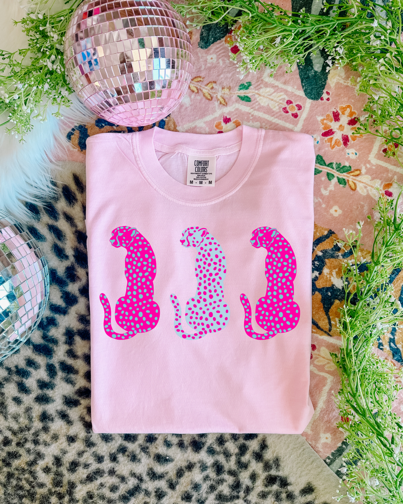 Camiseta gráfica de tres leopardos