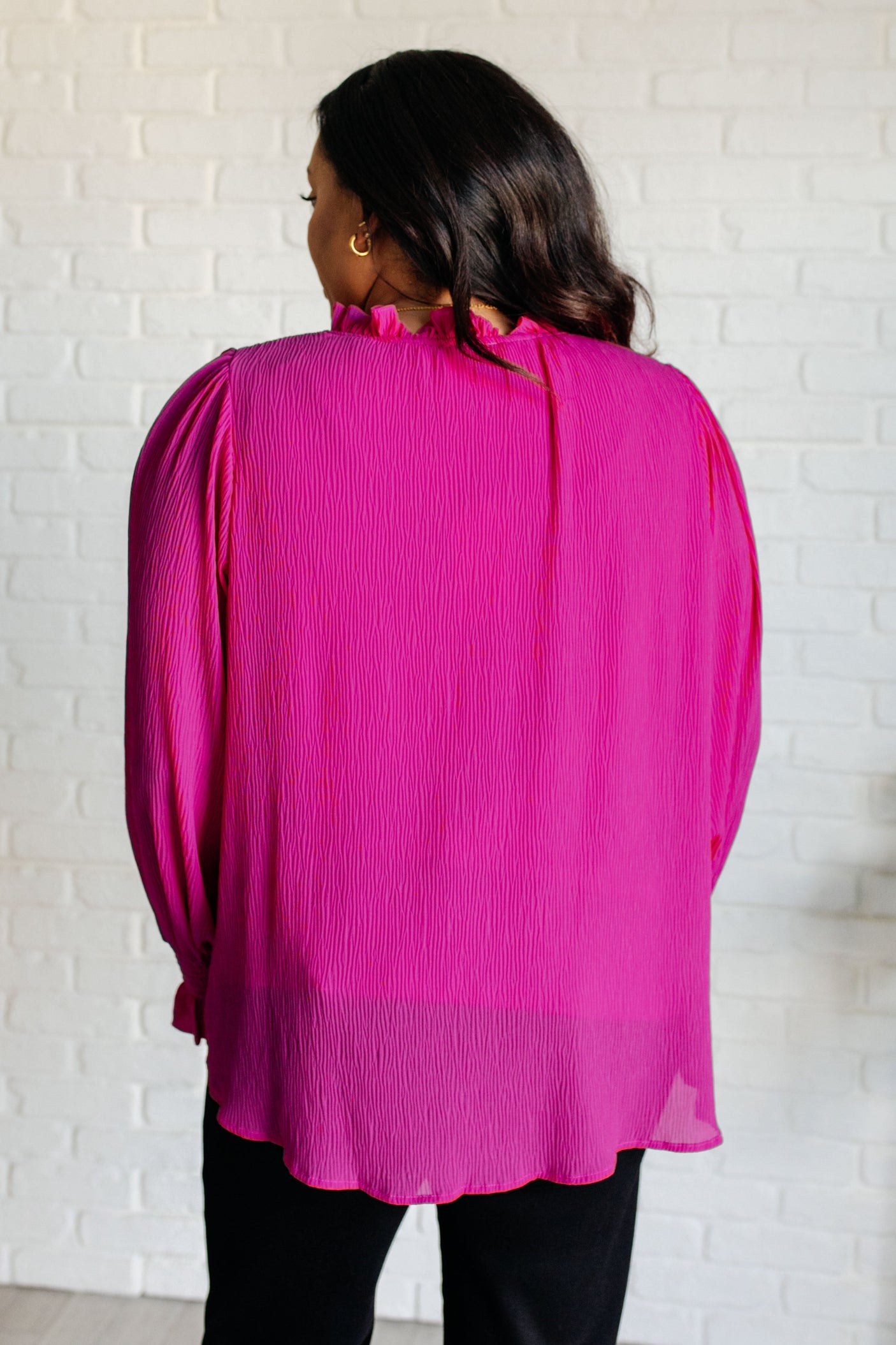Blusa con escote con volantes Candid Moment