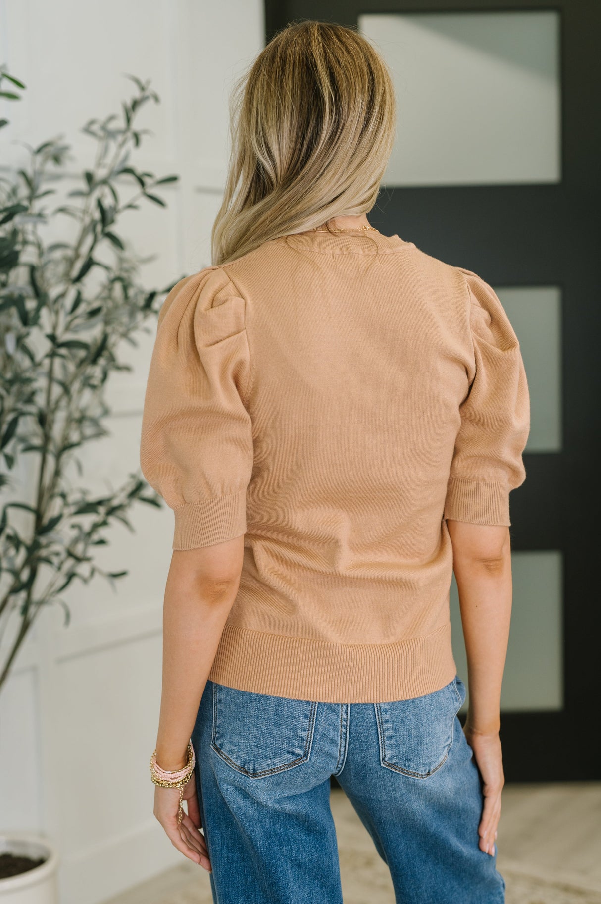 Blusa de manga abullonada de estilo casual y elegante en color cepillado