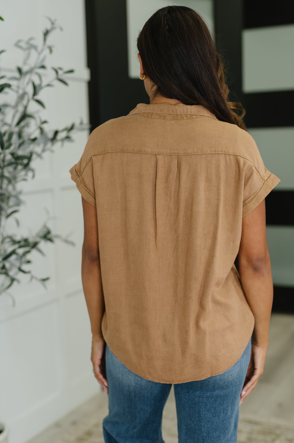 Blusa con botones Cloud Nine to Five en camello intenso