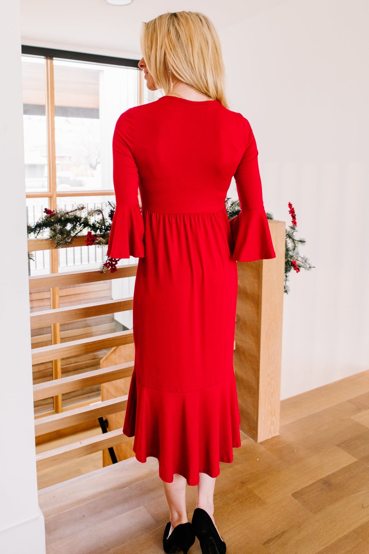 Cielos nublados, vestido de carmesí