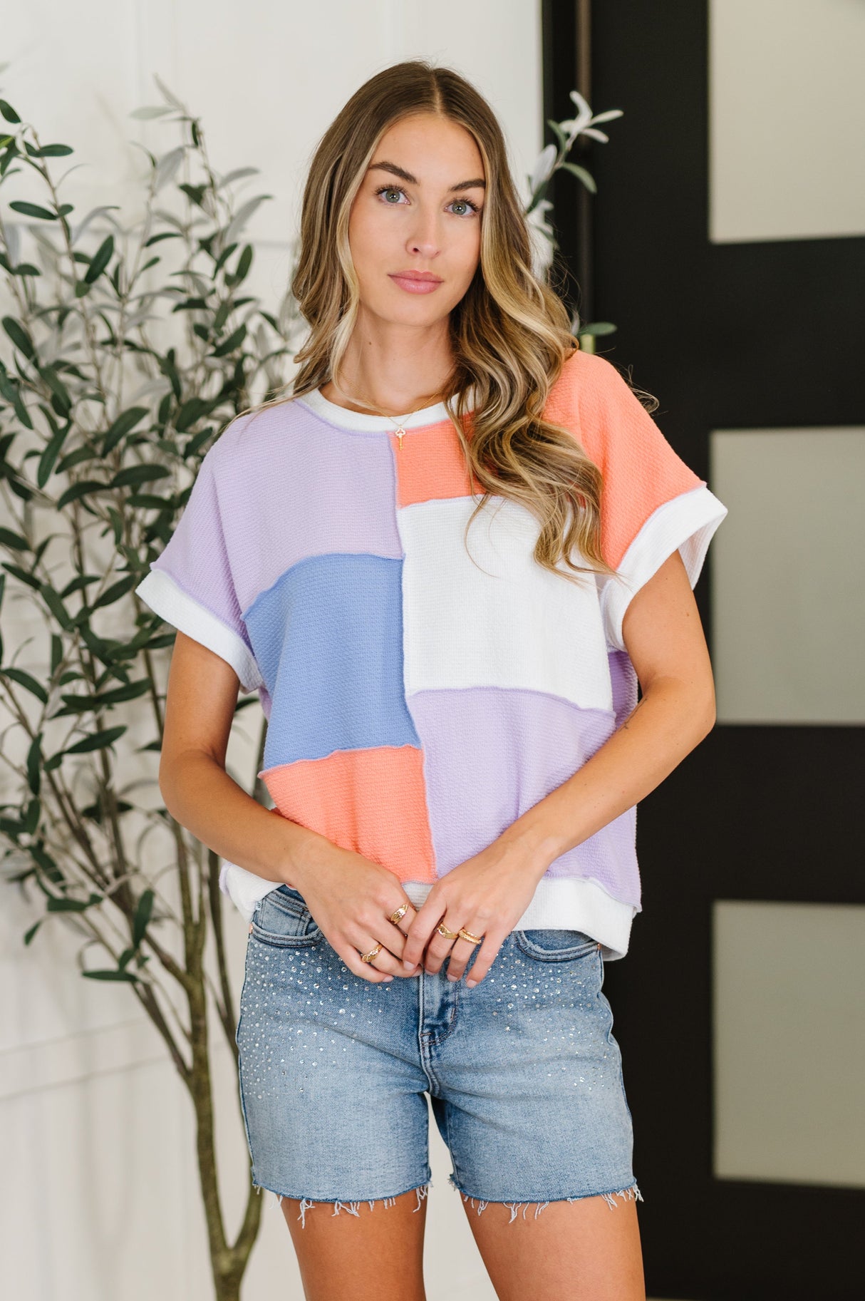 Top con bloques de color en contraste en lila, naranja y denim