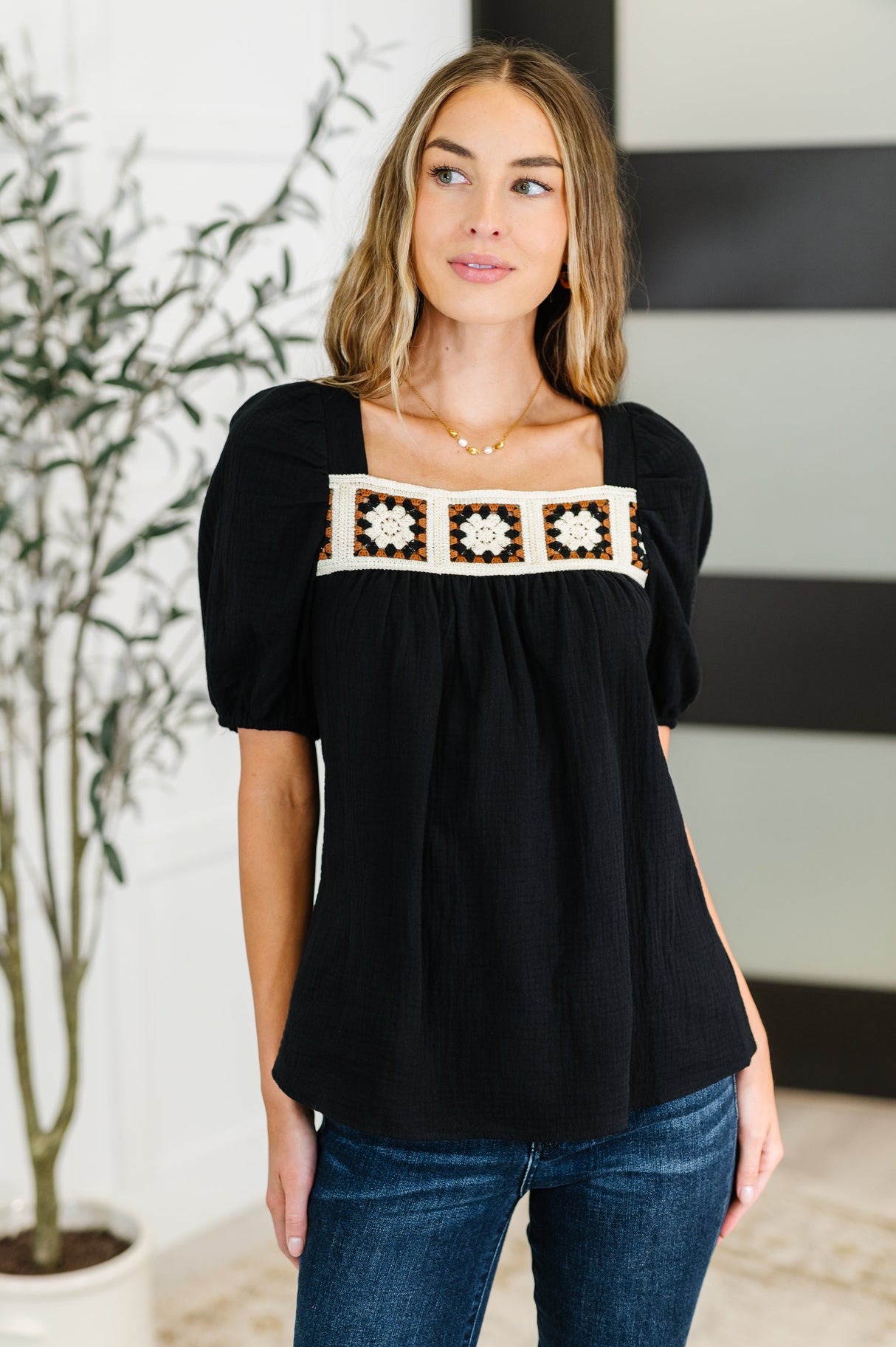 Top con detalles de crochet para Craft Night