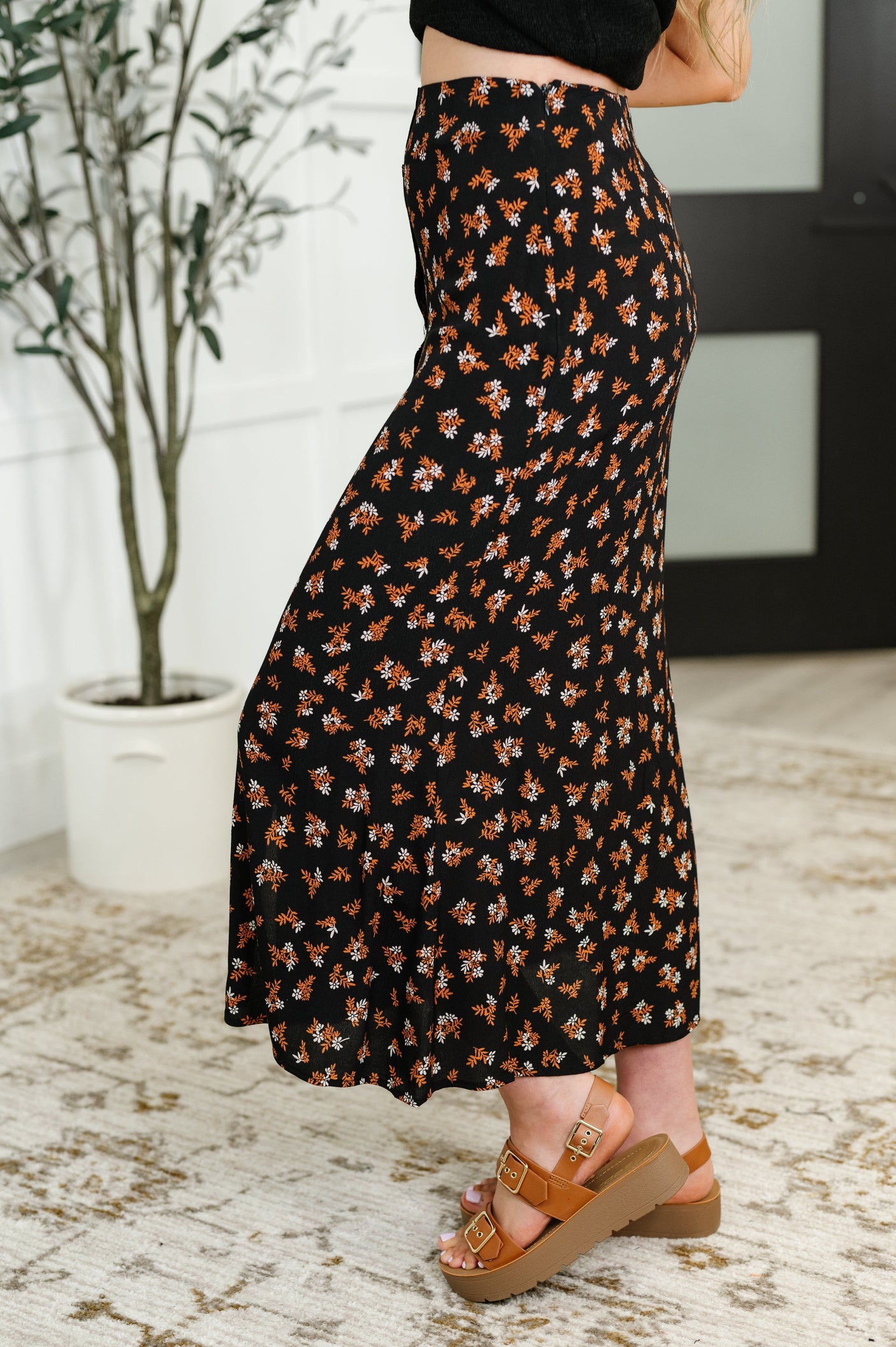 Falda midi Crisp Kiss en color óxido, blanco y negro