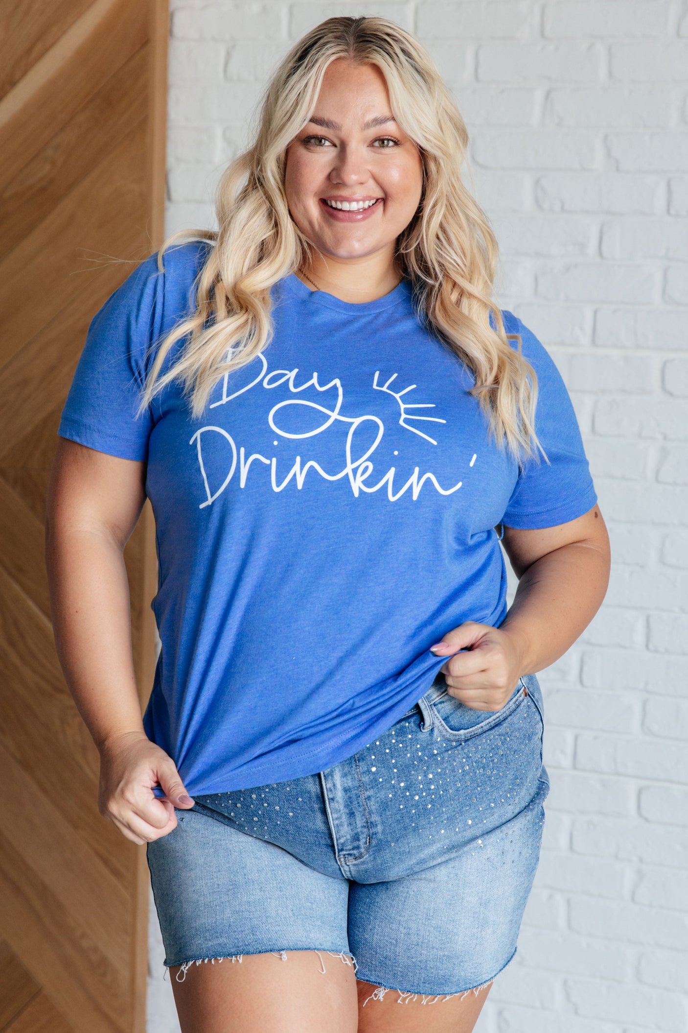 Camiseta gráfica "Day Drinkin'"