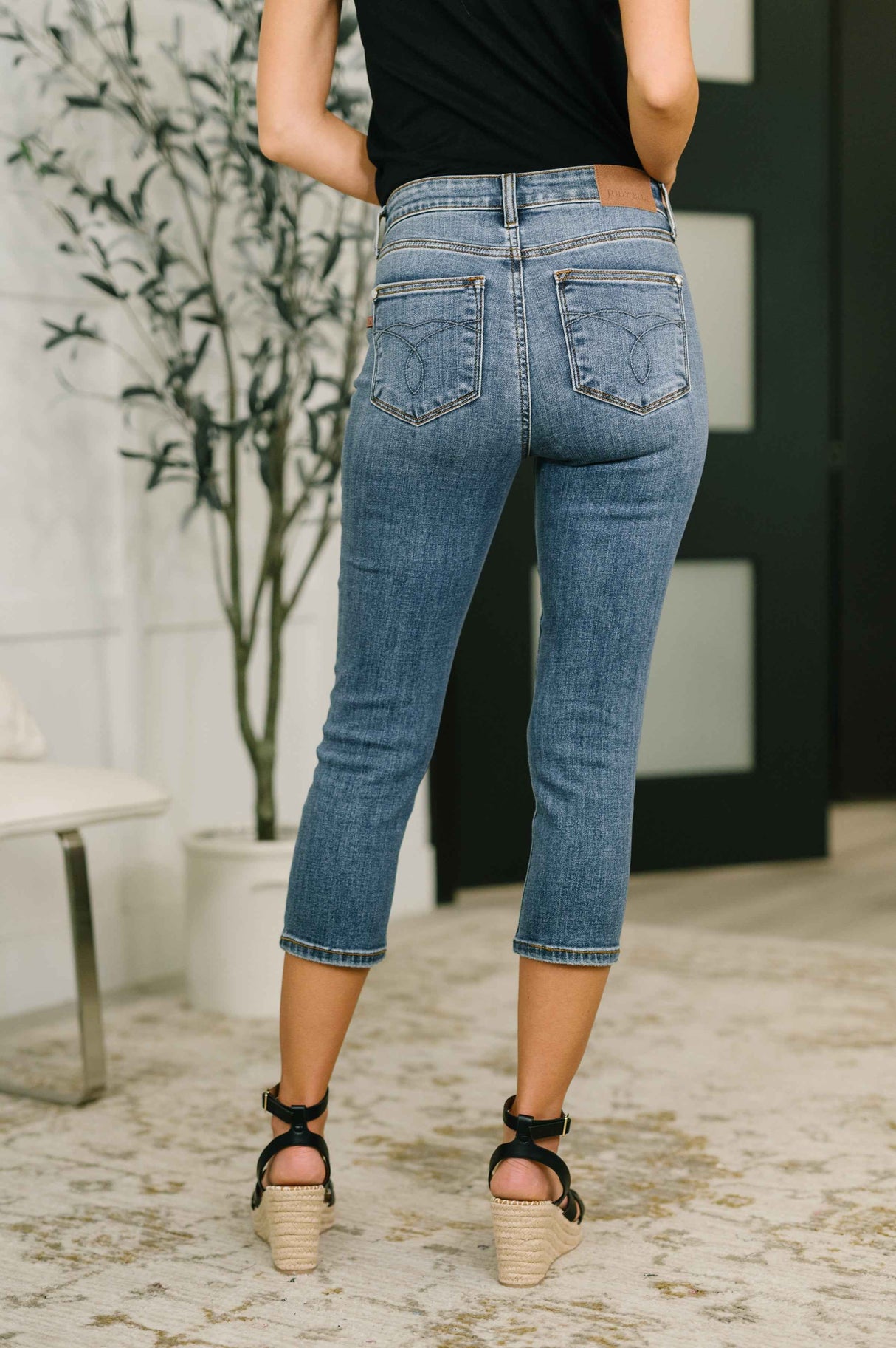 Deborah Mid Rise Capri