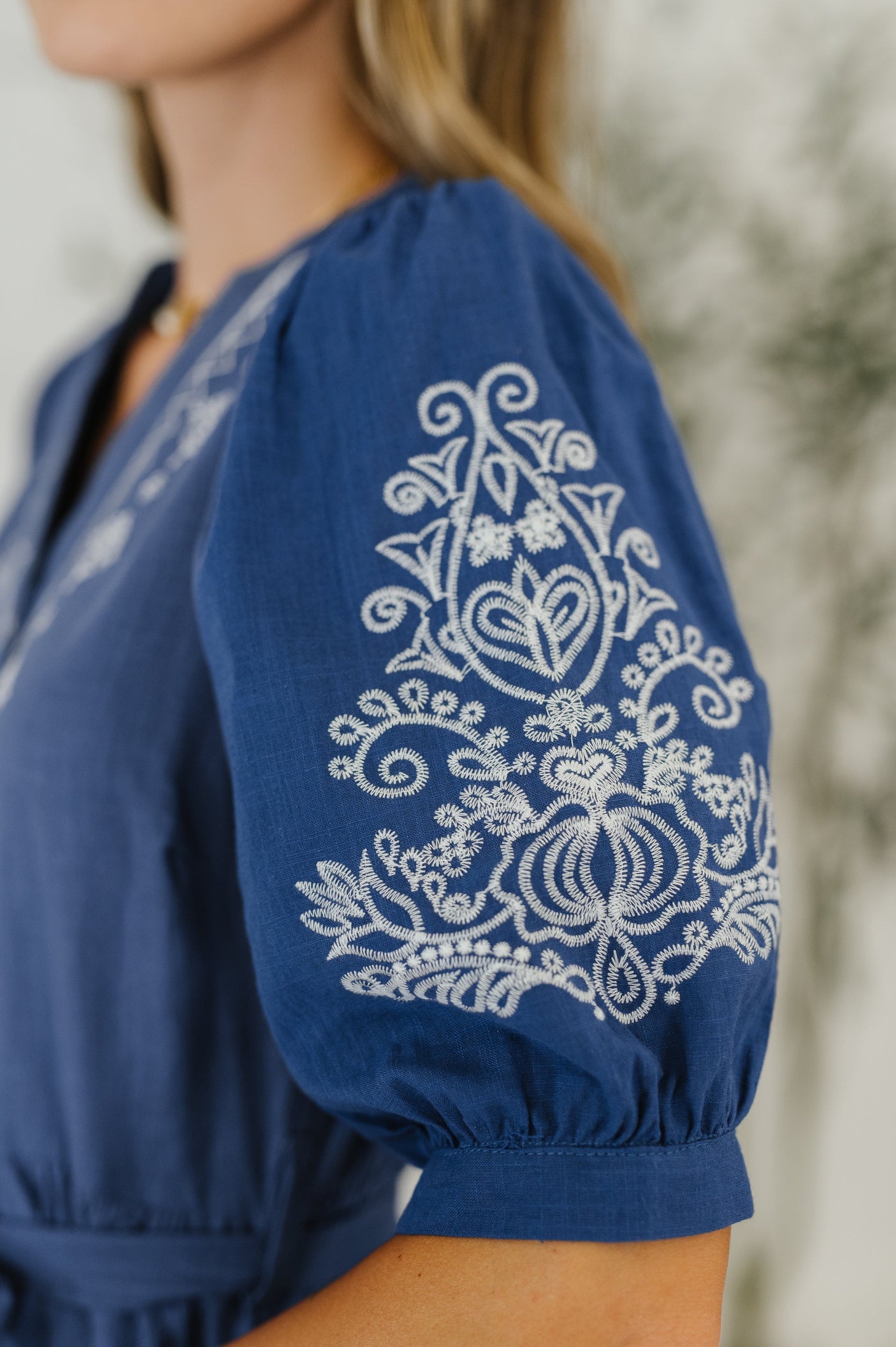 Vestido Delicado Devotion con mangas abullonadas en azul