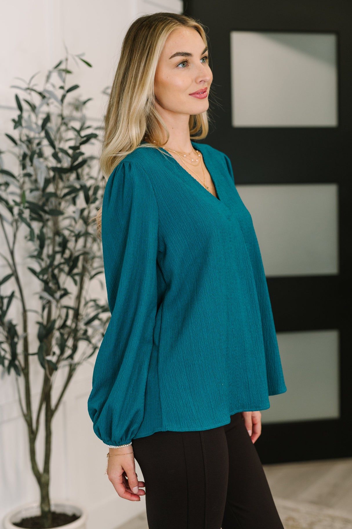 Blusa de manga globo con cuello en V, ideal para ir del trabajo a la cena