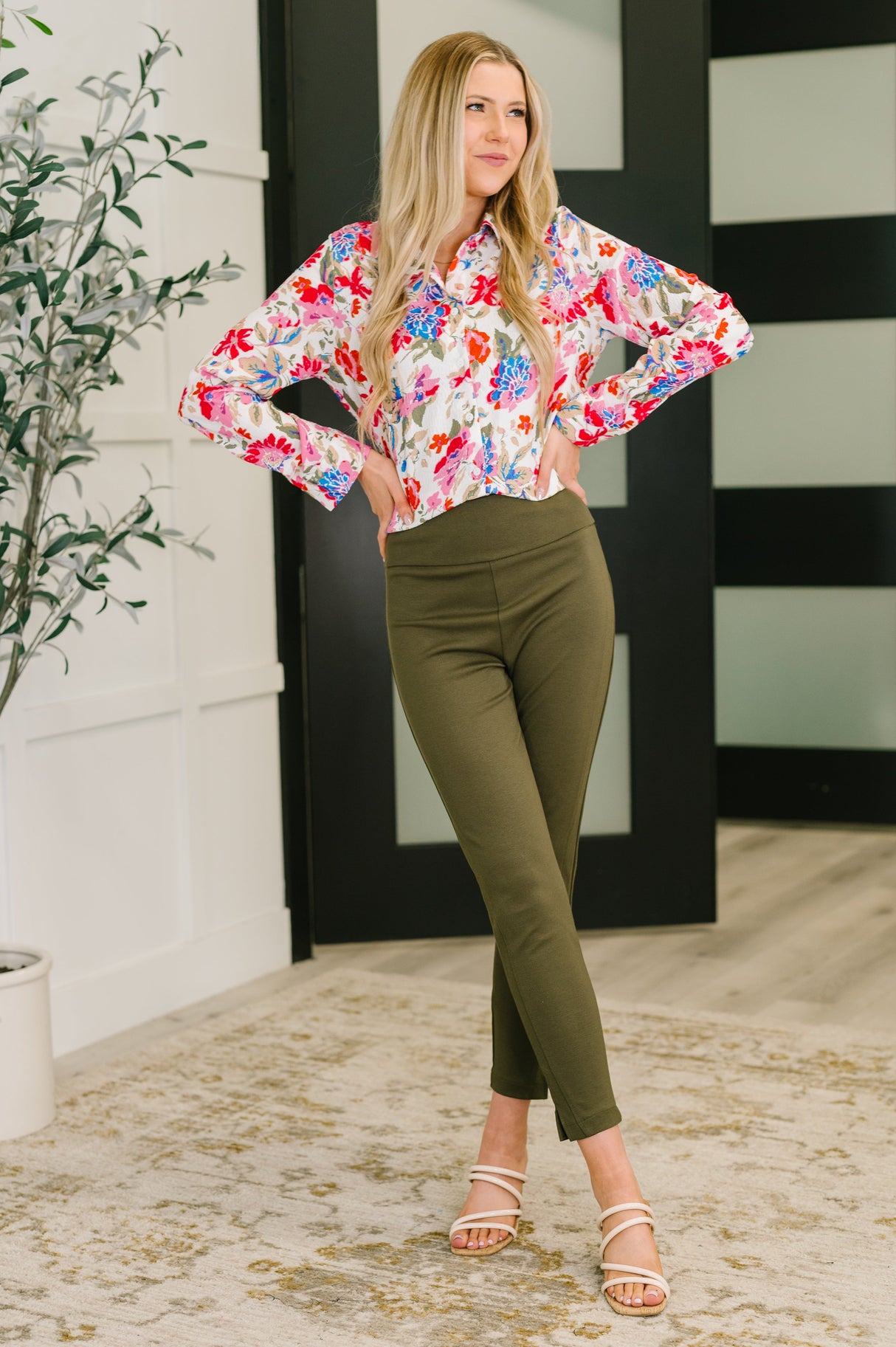 Camisa floral con botones para invitados distinguidos