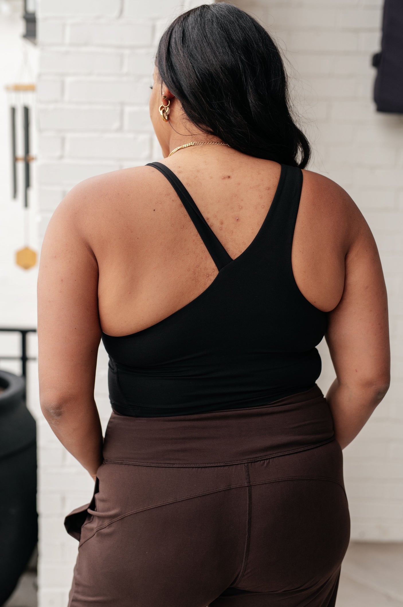 Camiseta asimétrica Doing it For Me en color negro