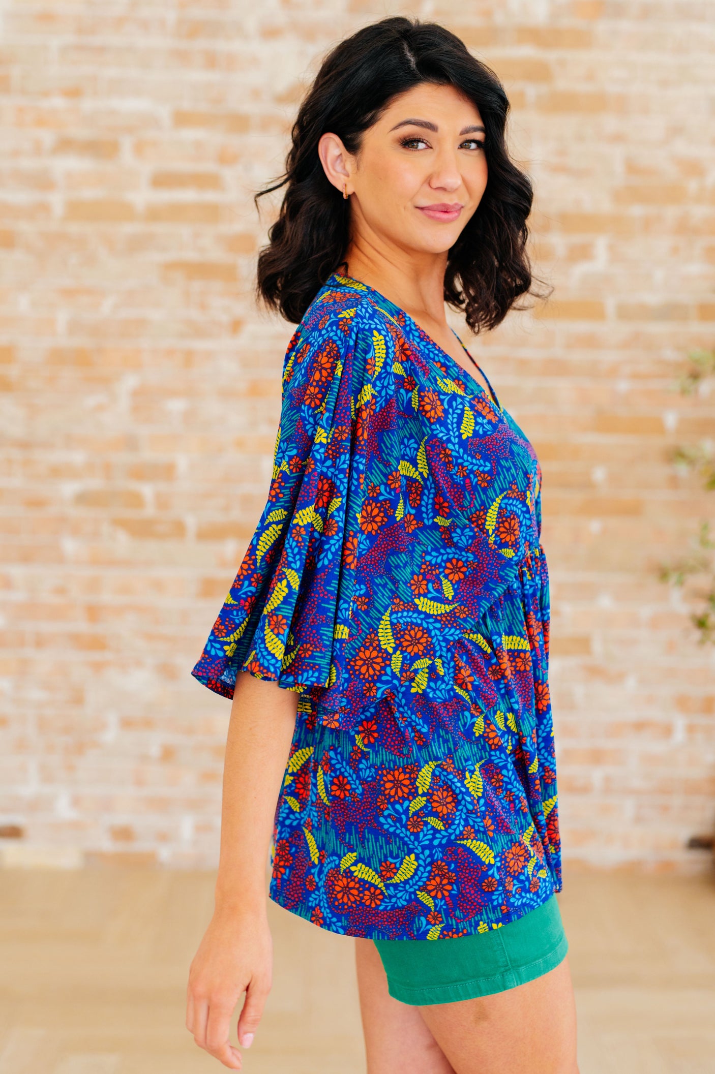 Top peplum Dreamer en azul real y rojo abstracto