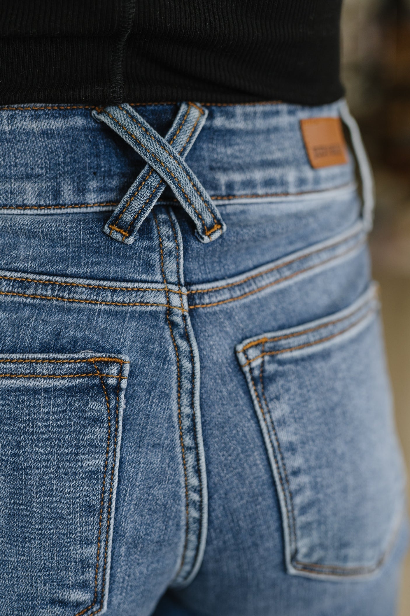 Vaqueros Elsie de tiro alto, pierna ancha y doble botón