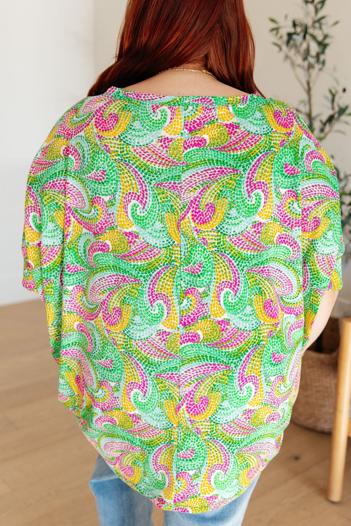 Blusa esencial en verde y rosa pintados
