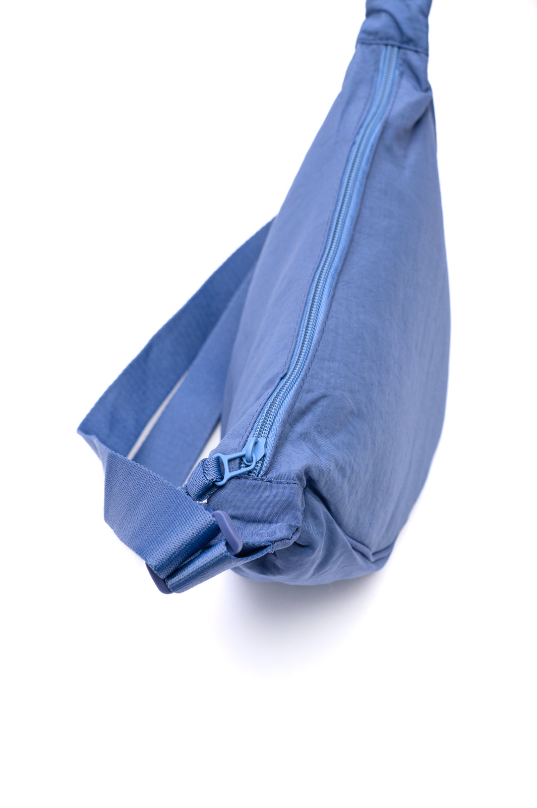 Bolso bandolera mini redondo Essentially Everything en azul polvoriento