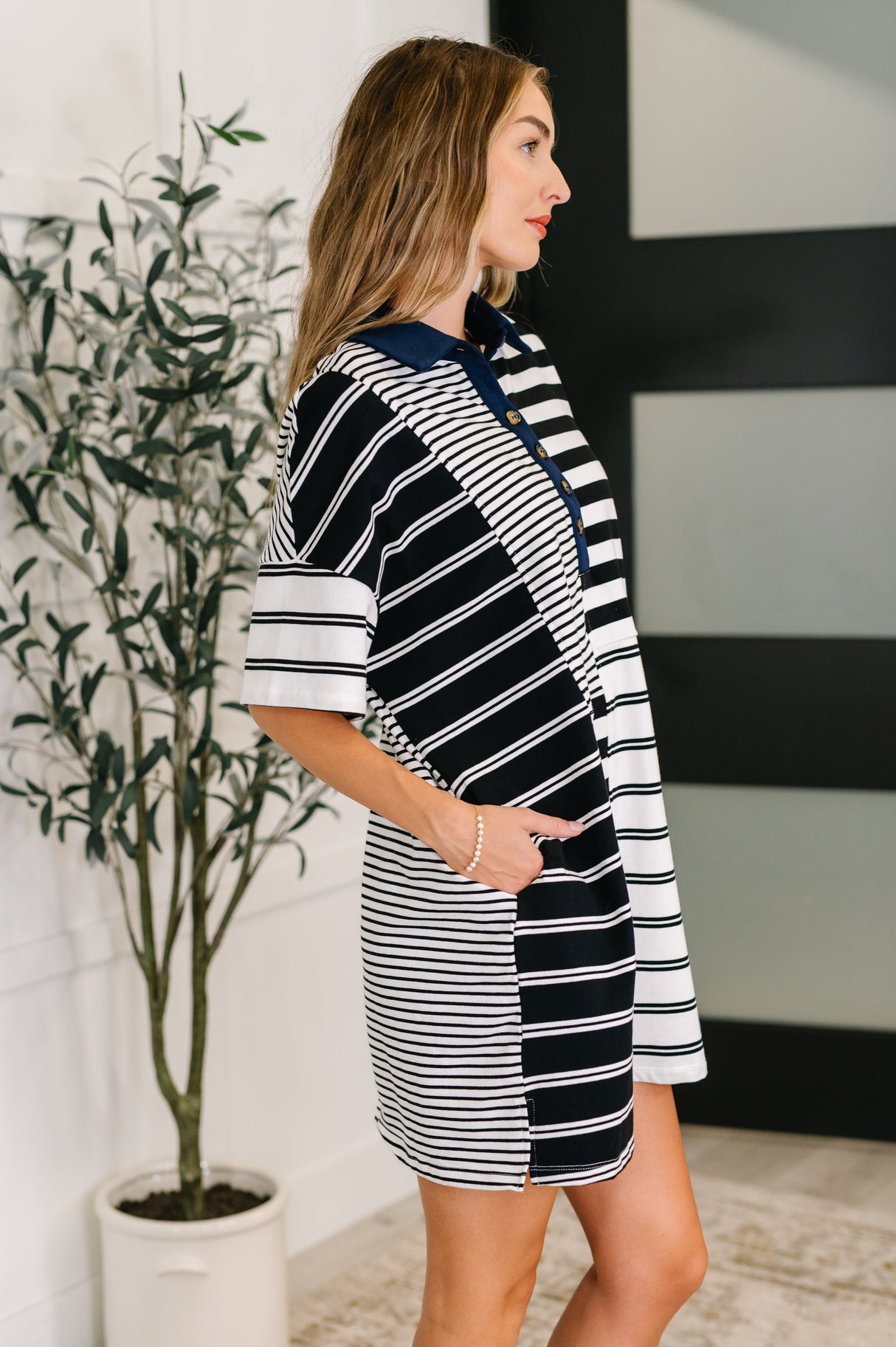 Vestido con cuello a rayas Everlasting Love en negro y azul marino