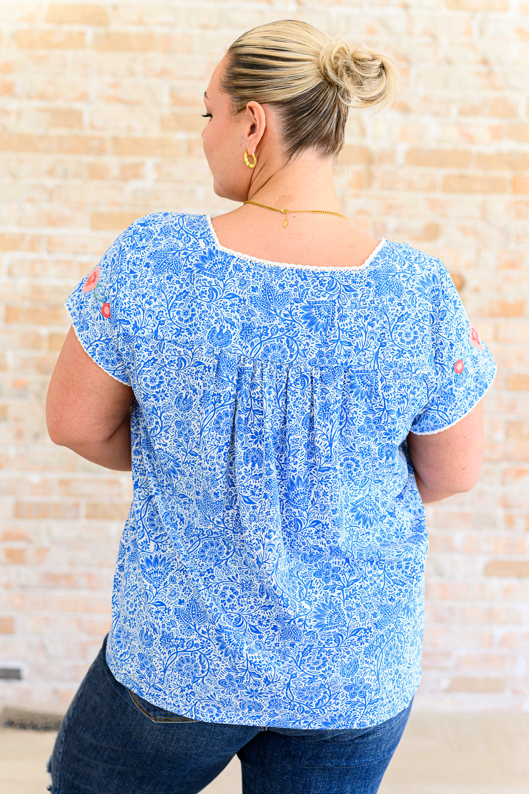 Blusa Floral Goals en color azul real