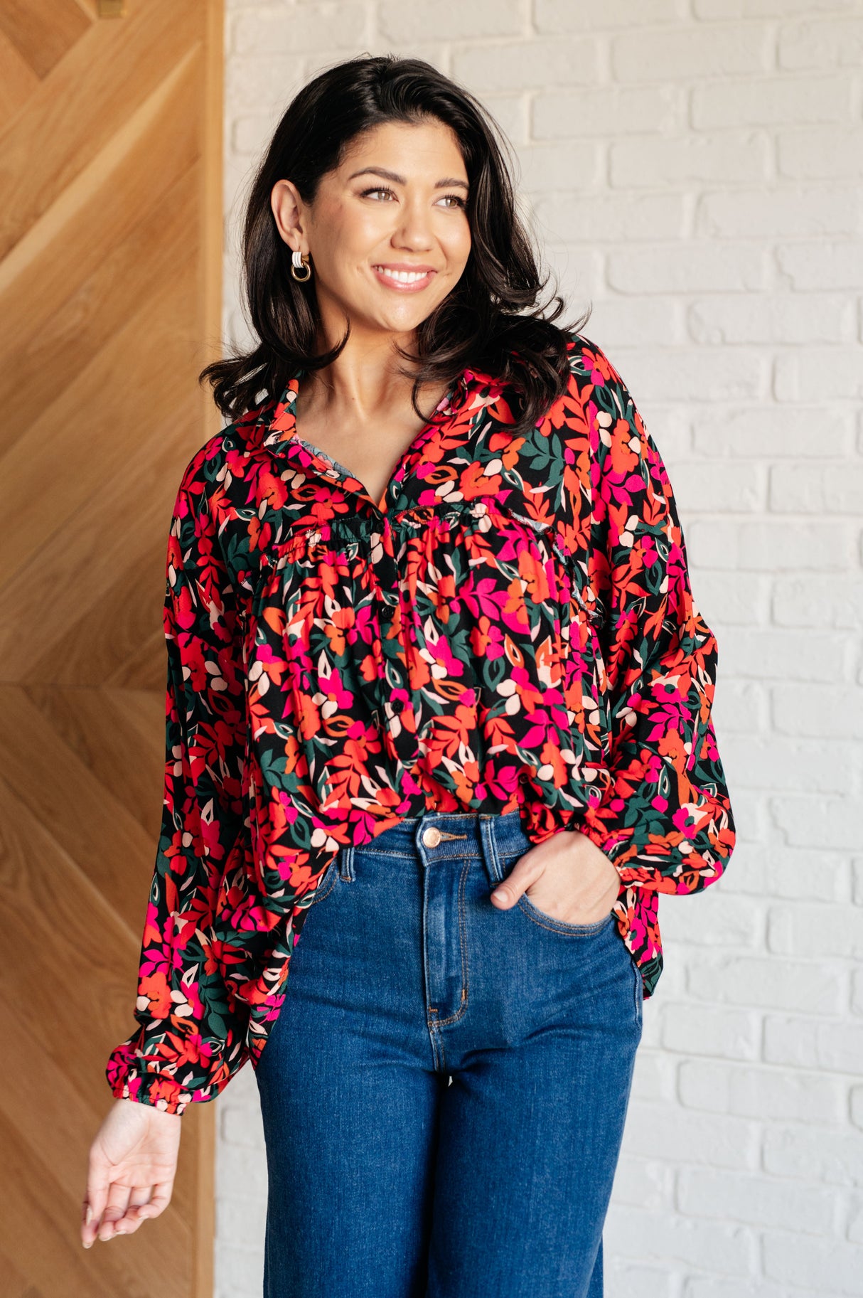 Camisa abotonada con detalle de volantes estilo francófilo