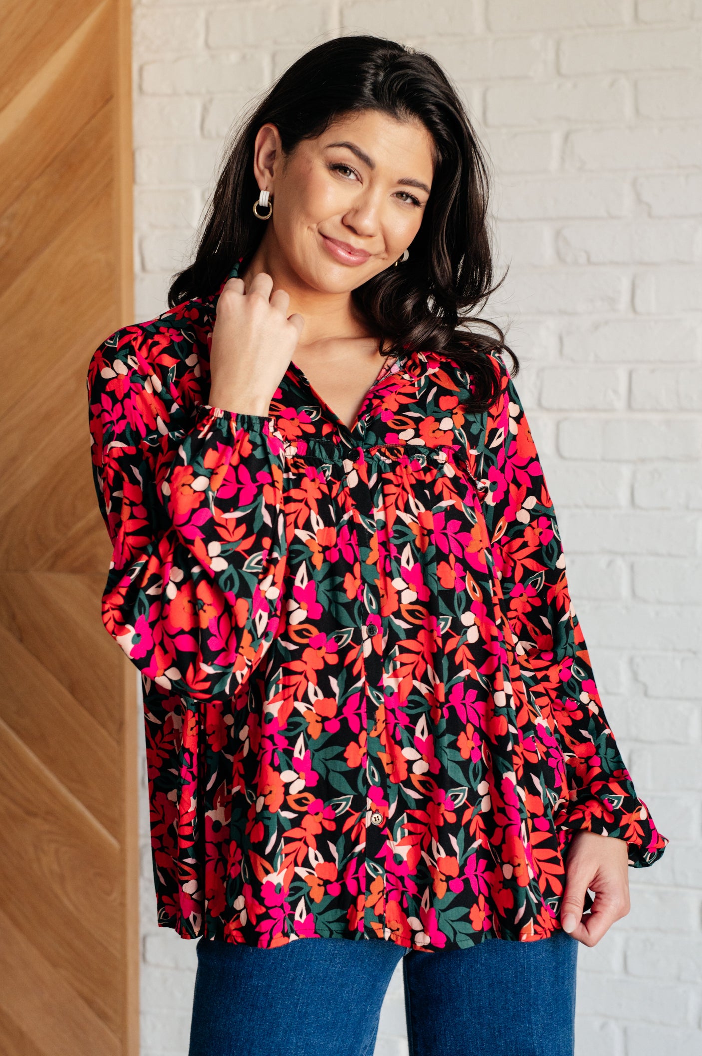 Camisa abotonada con detalle de volantes estilo francófilo