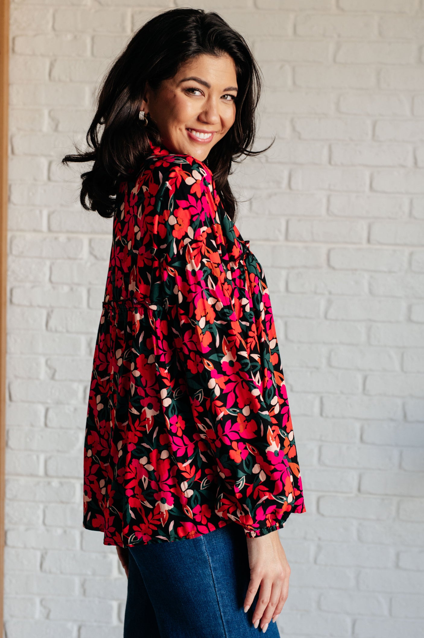 Camisa abotonada con detalle de volantes estilo francófilo