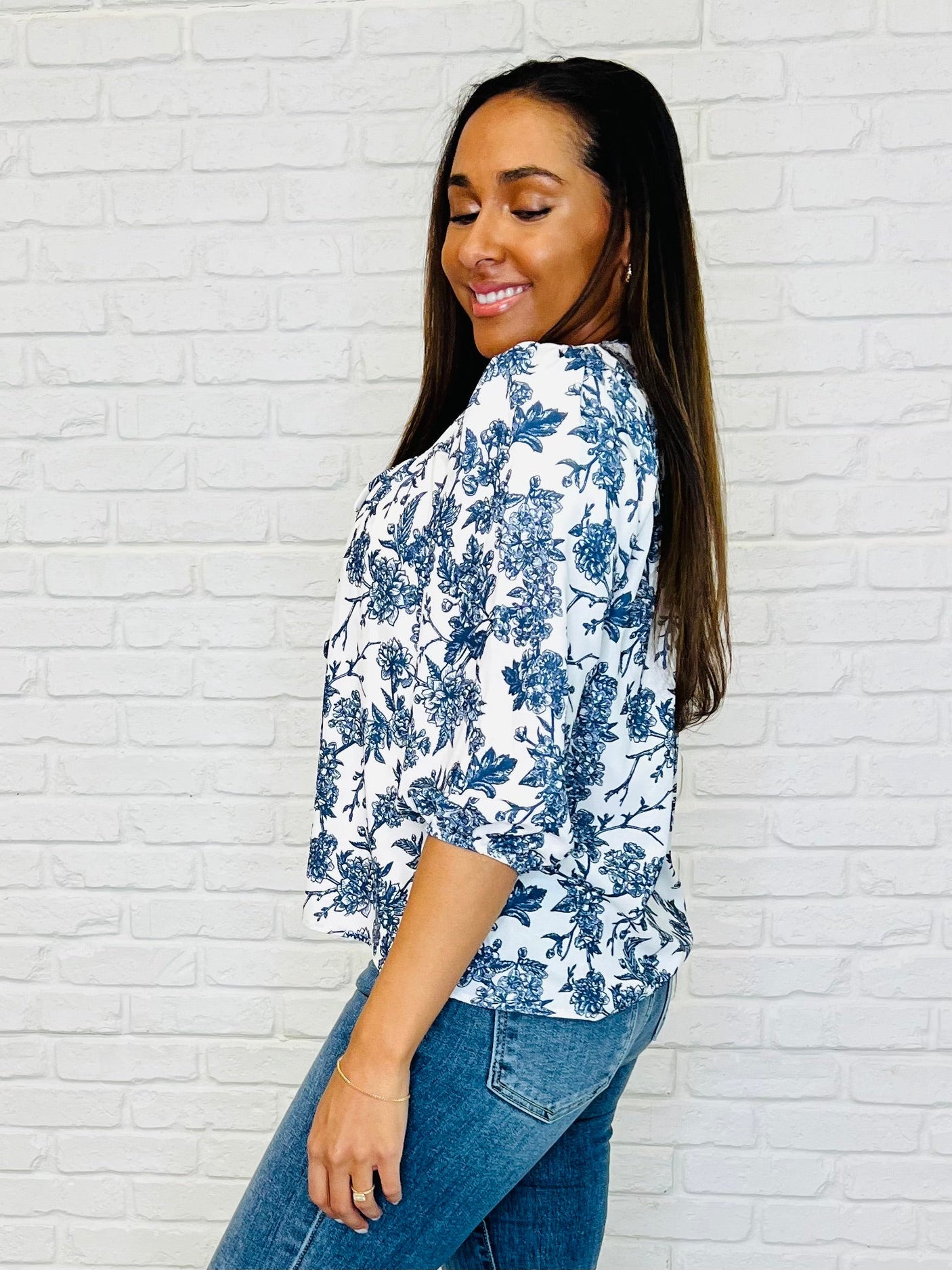 Frill Me With Sunshine en marfil y azul marino