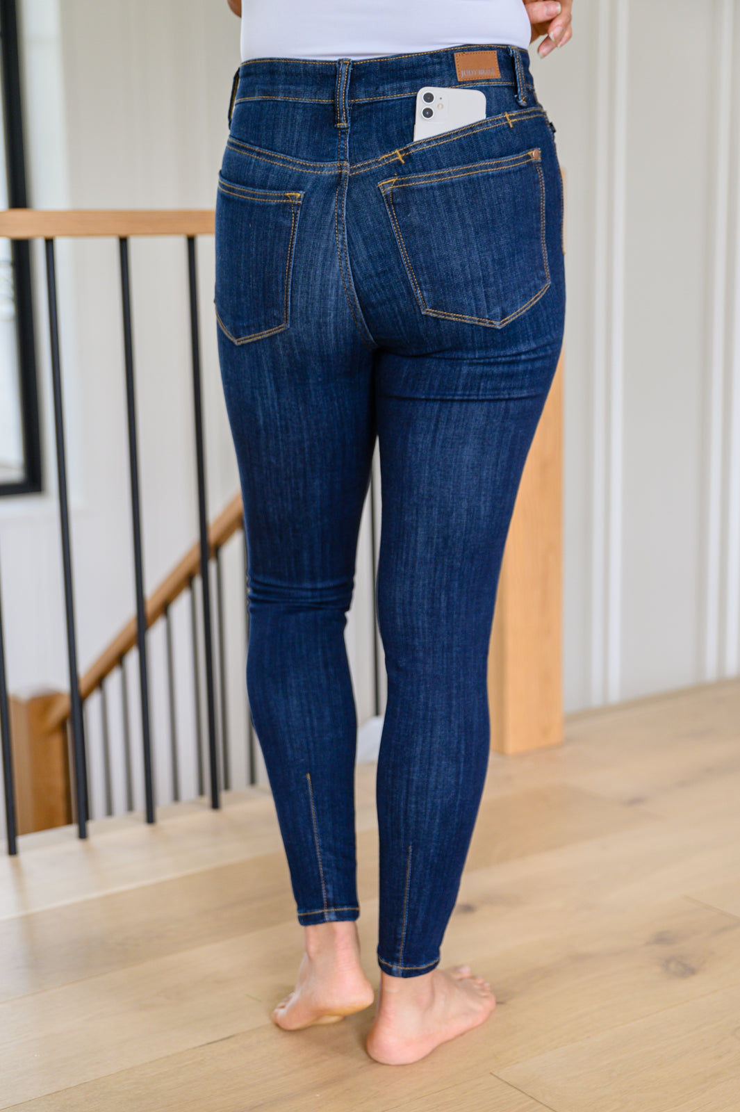 Pantalones vaqueros ajustados Georgia Back Yoke con bolsillo para el móvil