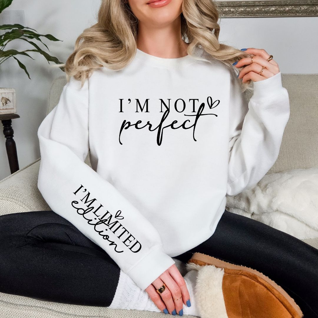 Sudadera gráfica "No soy perfecta" en tres colores
