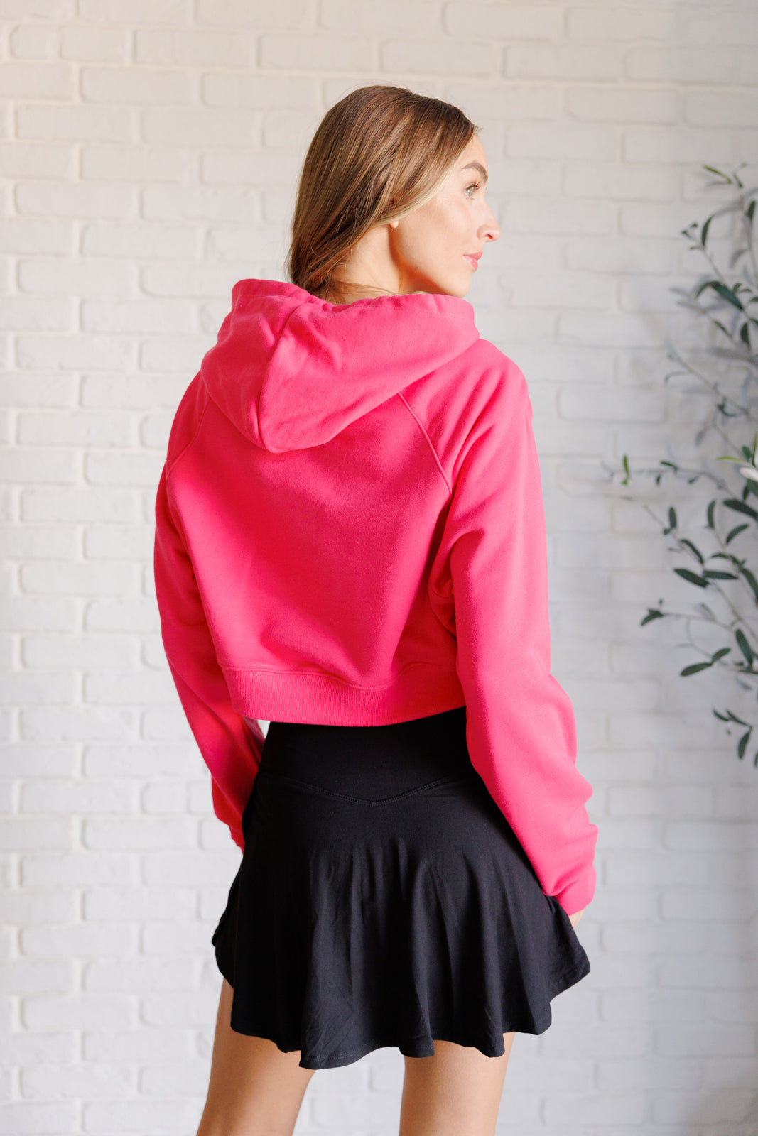 Sudadera con capucha "Me Tuve en la Primera Mitad" en color Rosa Flamenco