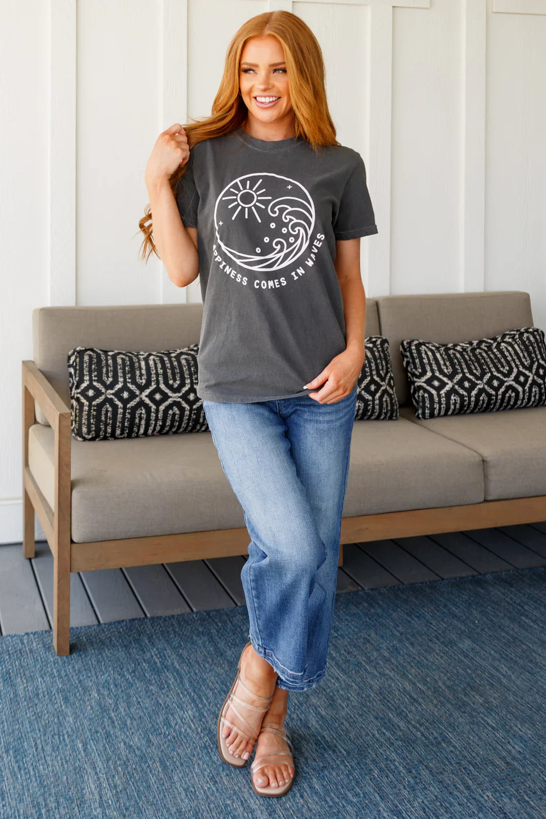 La felicidad viene en olas Tee