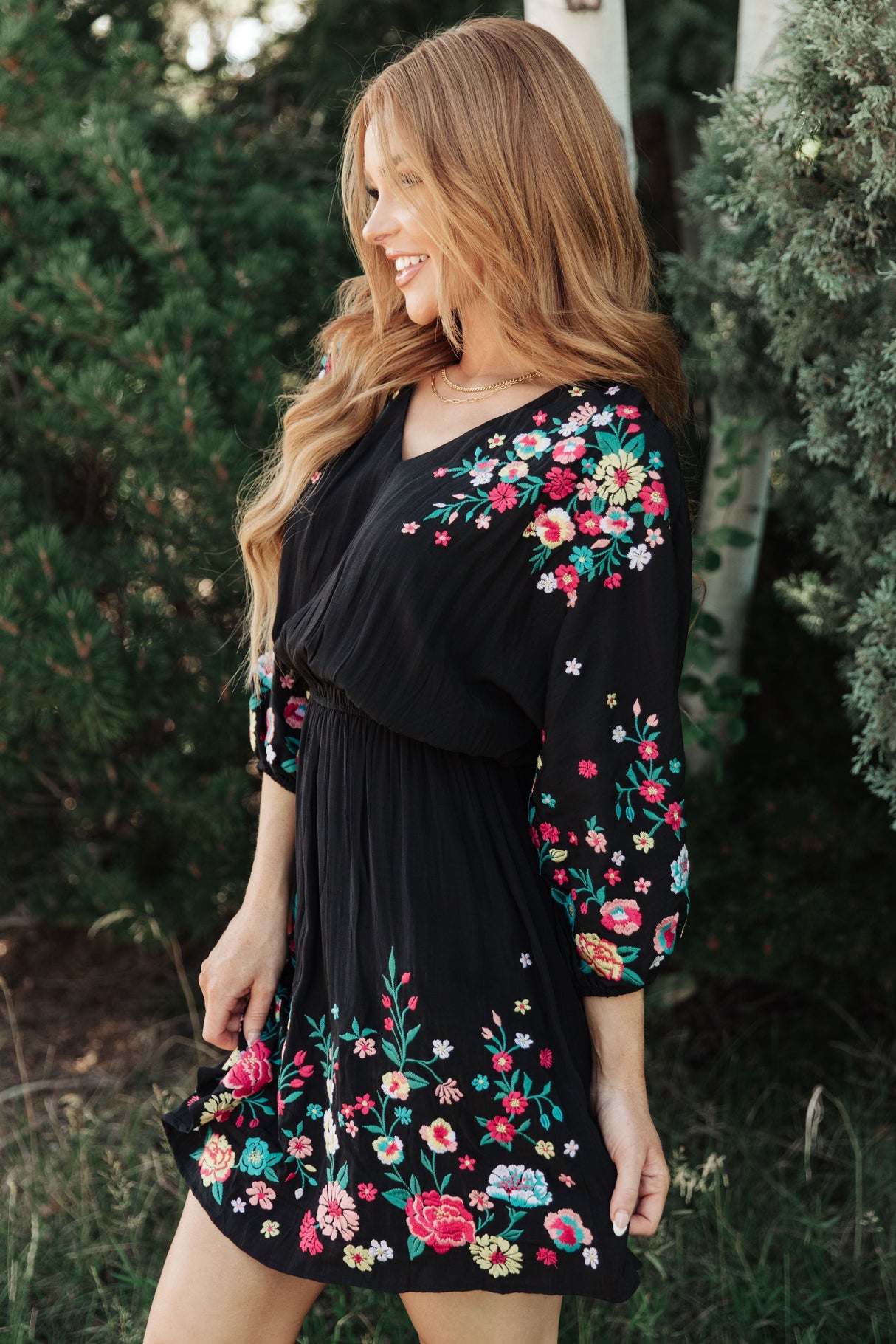 Vestido bordado floral "Me alegra verte"
