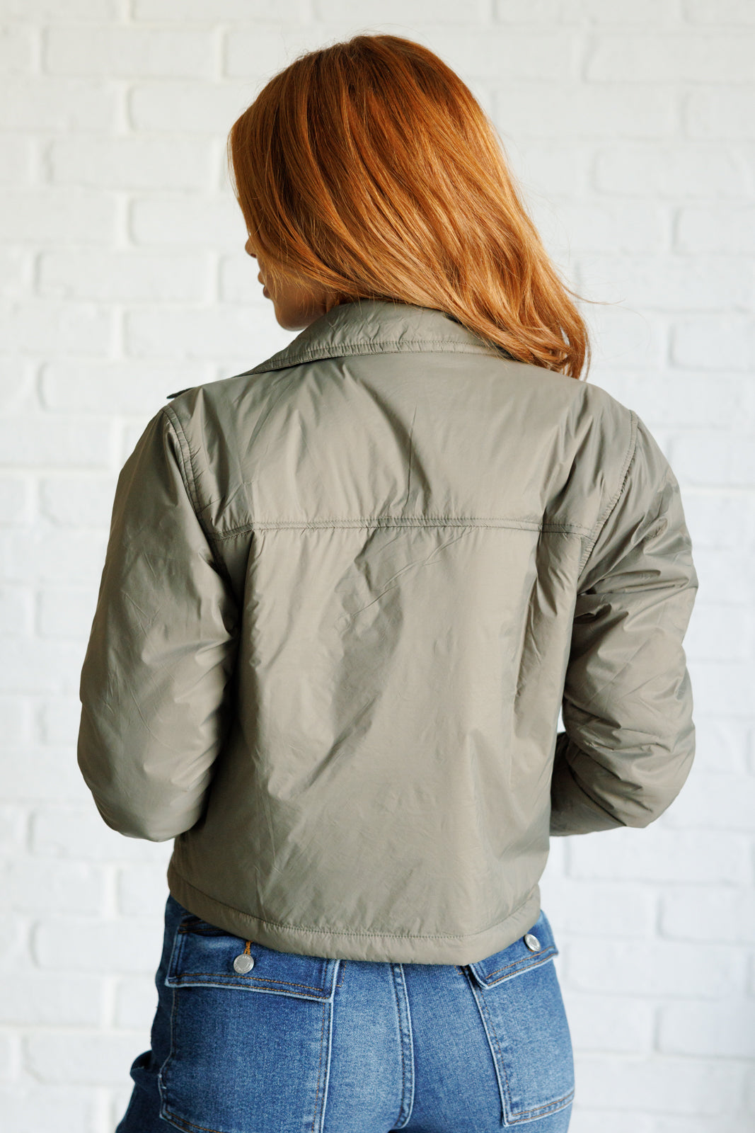 Chaqueta acolchada ligera Hear Me Out en color oliva